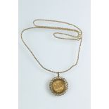Half sovereign coin pendant necklace, Victoria dated 1899, 9ct gold mount and 9ct gold rope twist