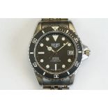 A gents Heuer Swiss made Quartz 200m divers professional watch, black dial with black bezel, date