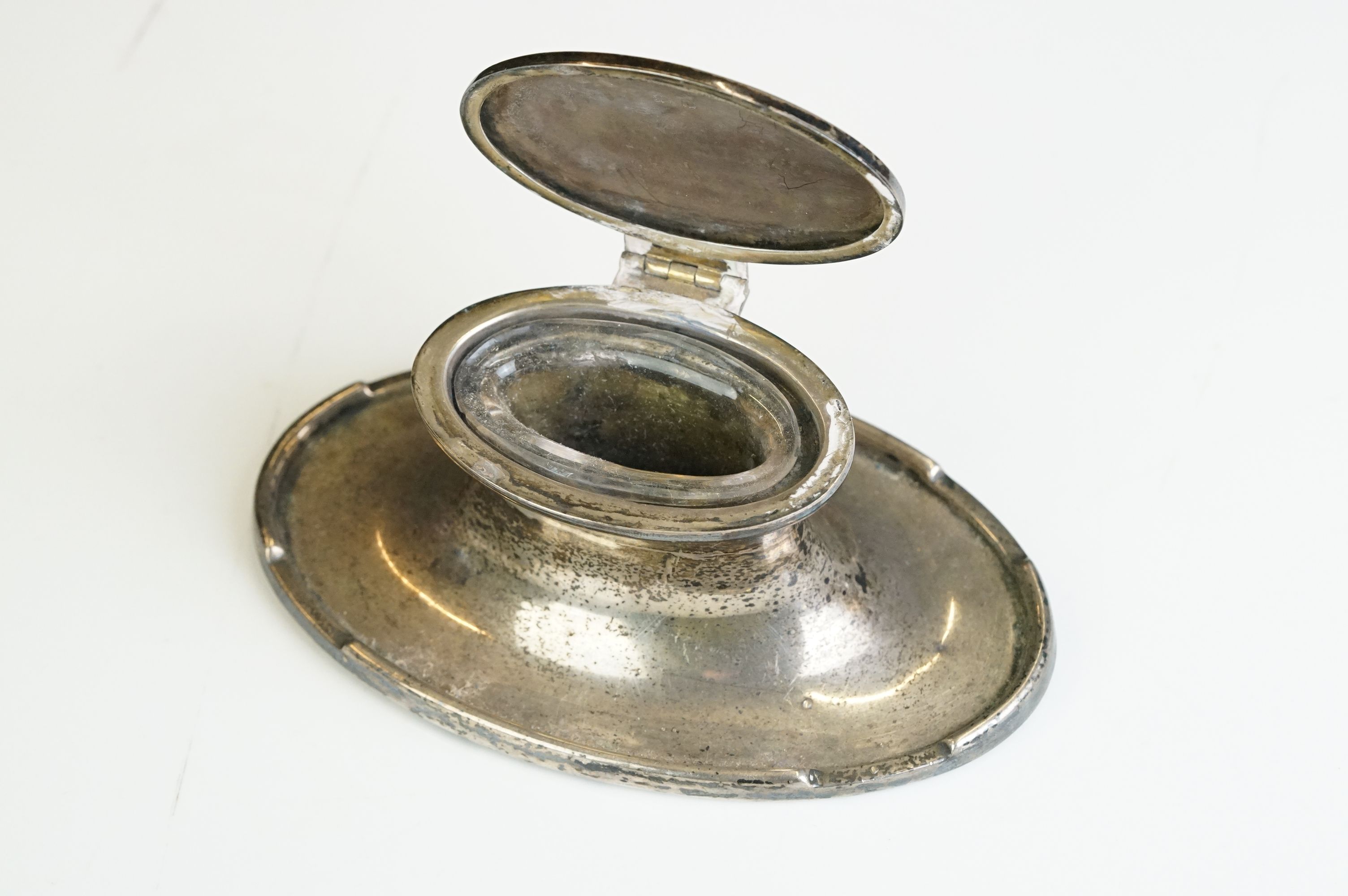 Silver inkwell, Birmingham 1919 & another by A & J Zimmerman, Birmingham 1938 (2) - Image 4 of 14