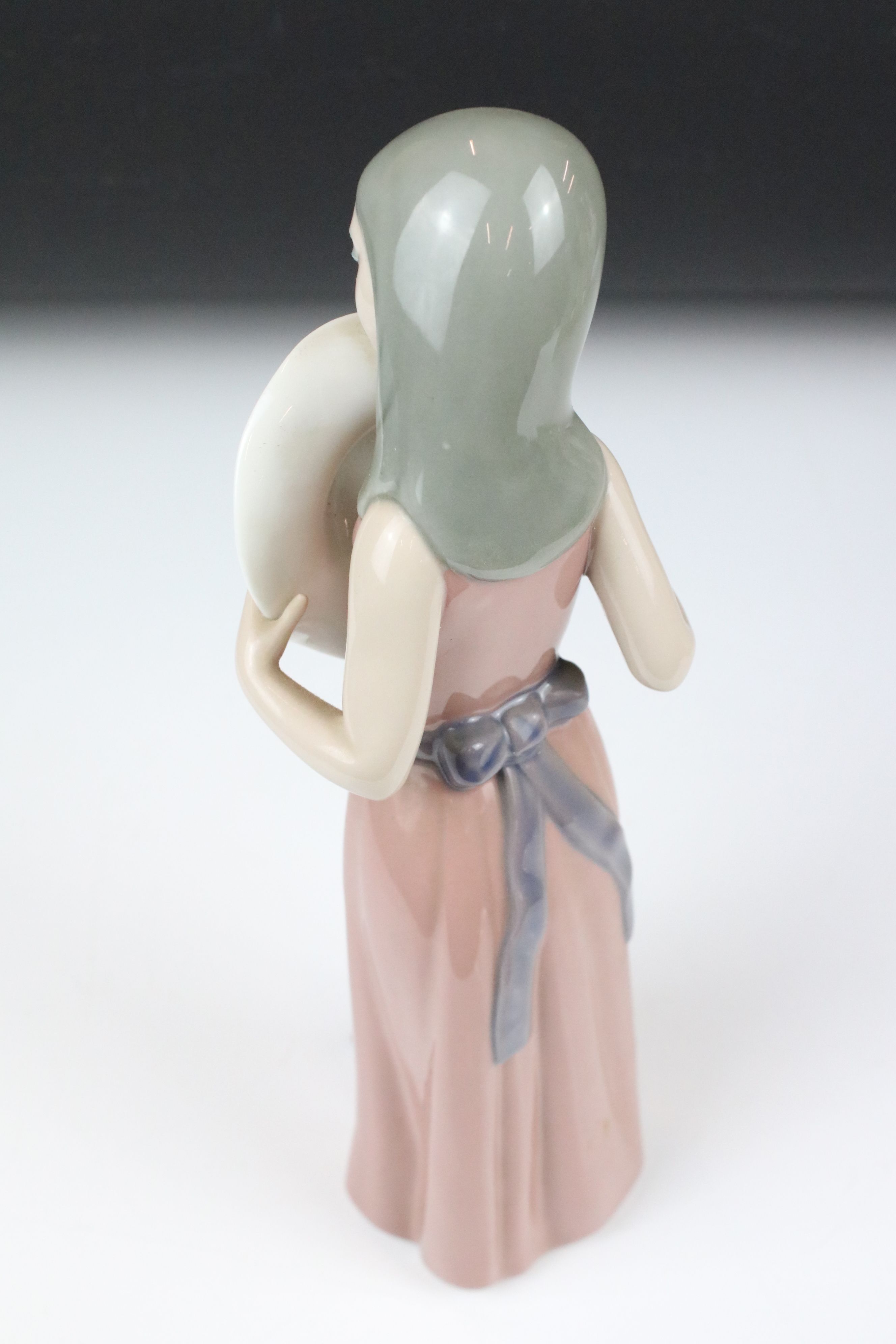 Eight Lladro figures, to include: 5010 'Prissy' (boxed) and 4523 'Little Girl with Slippers - Image 3 of 18