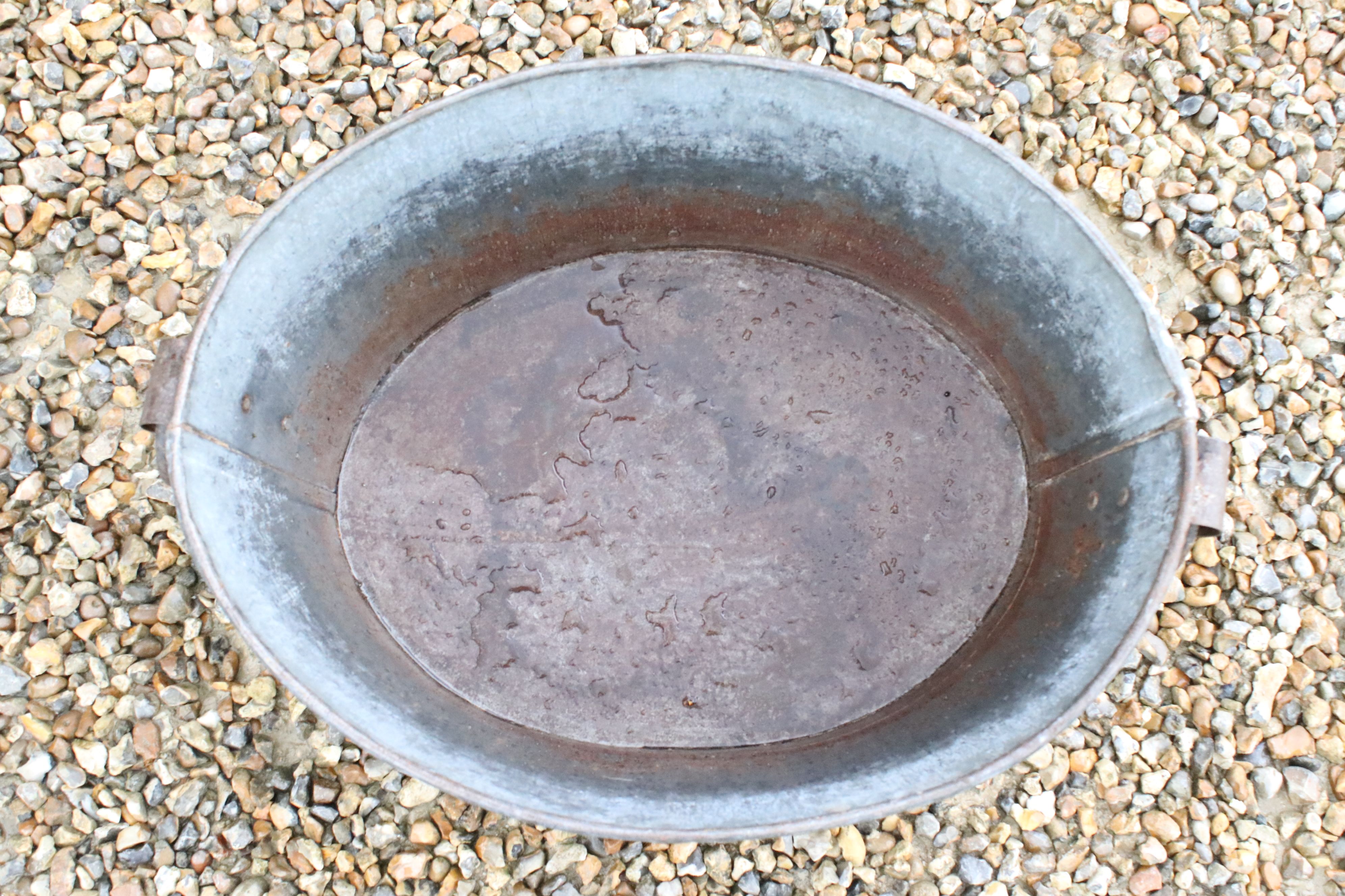Large Galvanised Oval Bath Tub / Garden Planter, 82cm long x 28cm high - Image 3 of 4