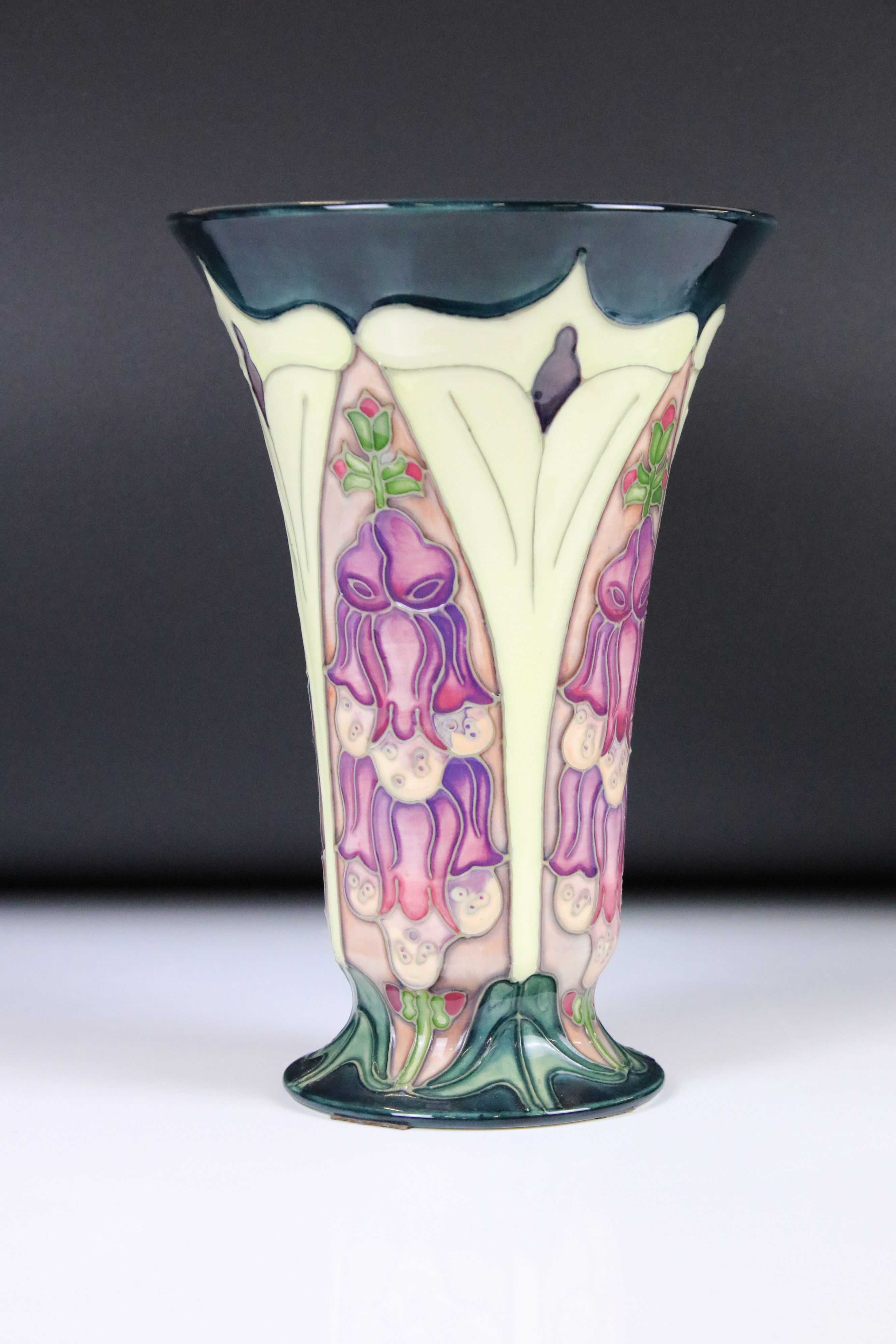 Moorcroft Pottery Vase decorated in the Foxglove pattern, impressed blue marks to base and signed in - Image 4 of 6