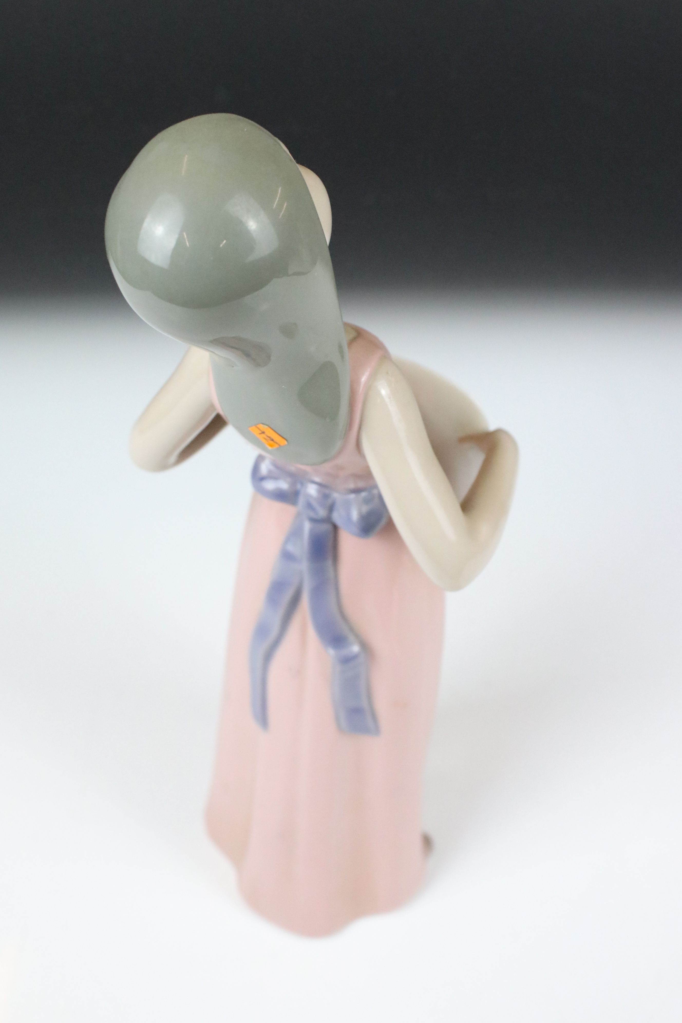 Eight Lladro figures, to include: 5010 'Prissy' (boxed) and 4523 'Little Girl with Slippers - Image 10 of 18
