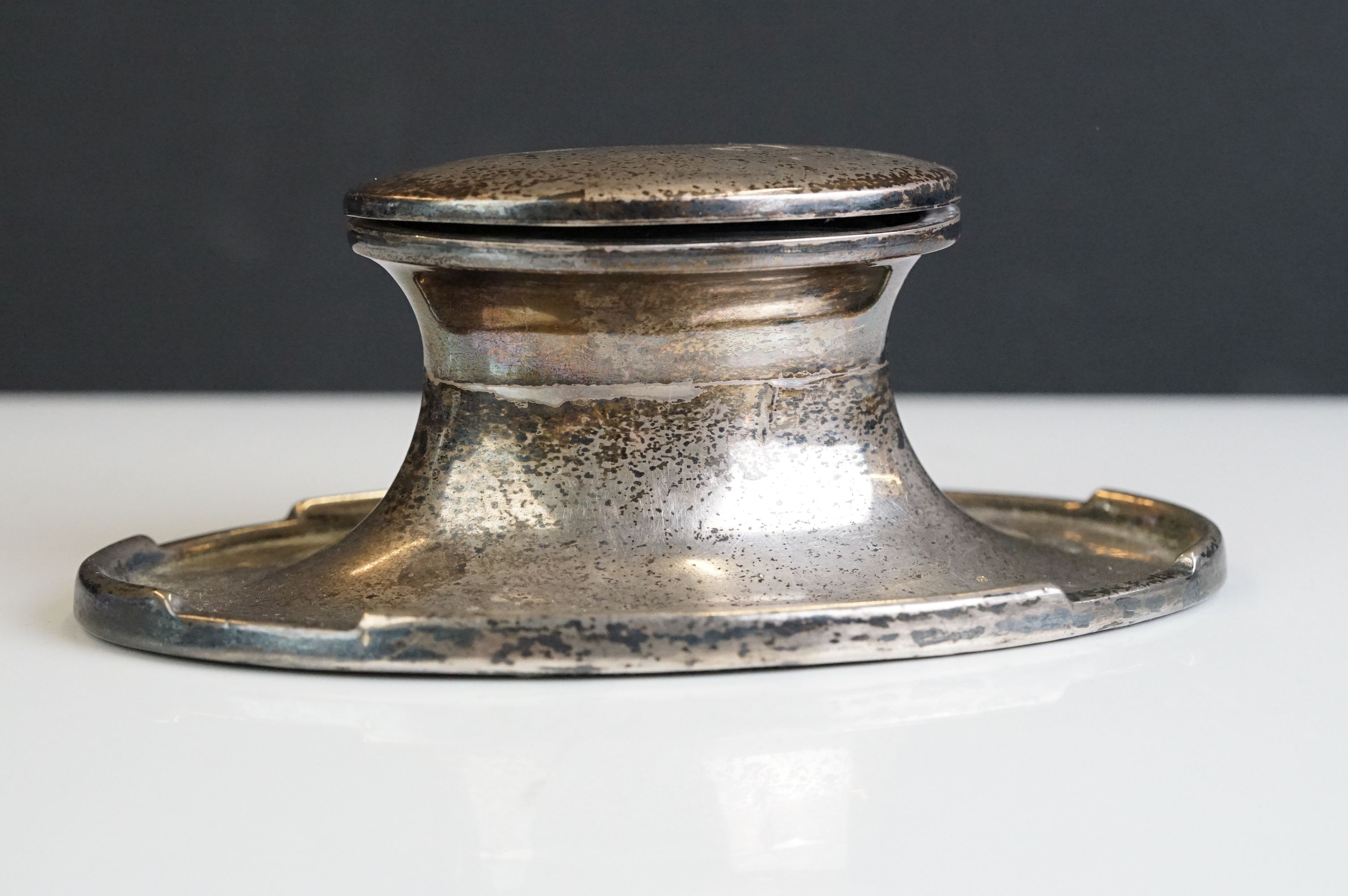 Silver inkwell, Birmingham 1919 & another by A & J Zimmerman, Birmingham 1938 (2) - Image 2 of 14