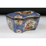 Worcester Dr Wall style porcelain casket of shaped serpentine outline with panels of exotic birds on