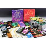 Pokémon Trading Cards - Collection of pokemon cards mainly modern examples along with 12 x Players