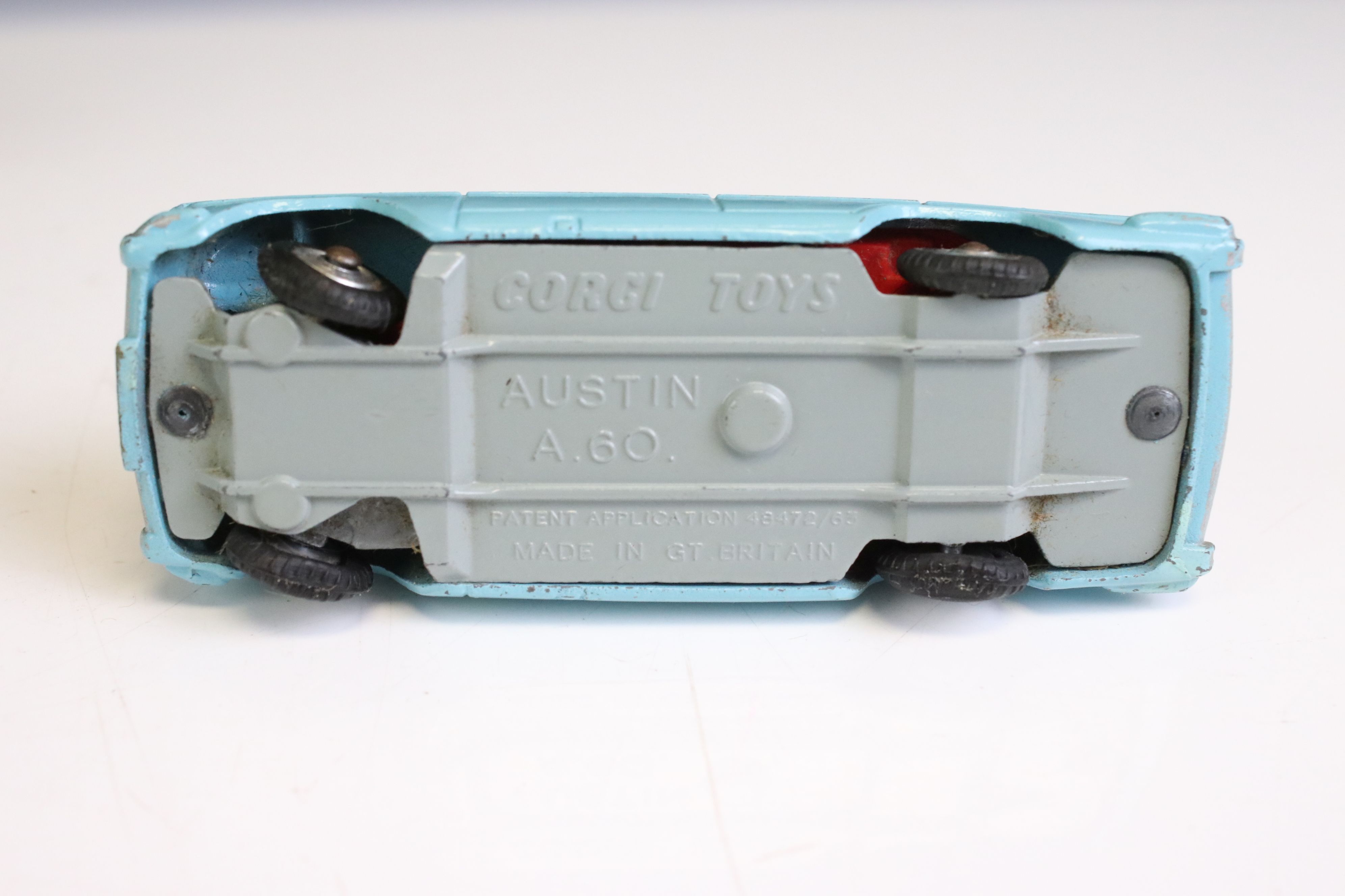 Three boxed Corgi diecast models to include 229 Chevrolet Corvair in pale blue with yellow - Image 13 of 15