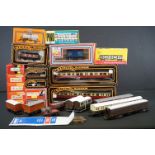 15 Boxed OO / HO gauge items of rolling stock to include Hornby, Palitoy Mainline, Lima, Peco and