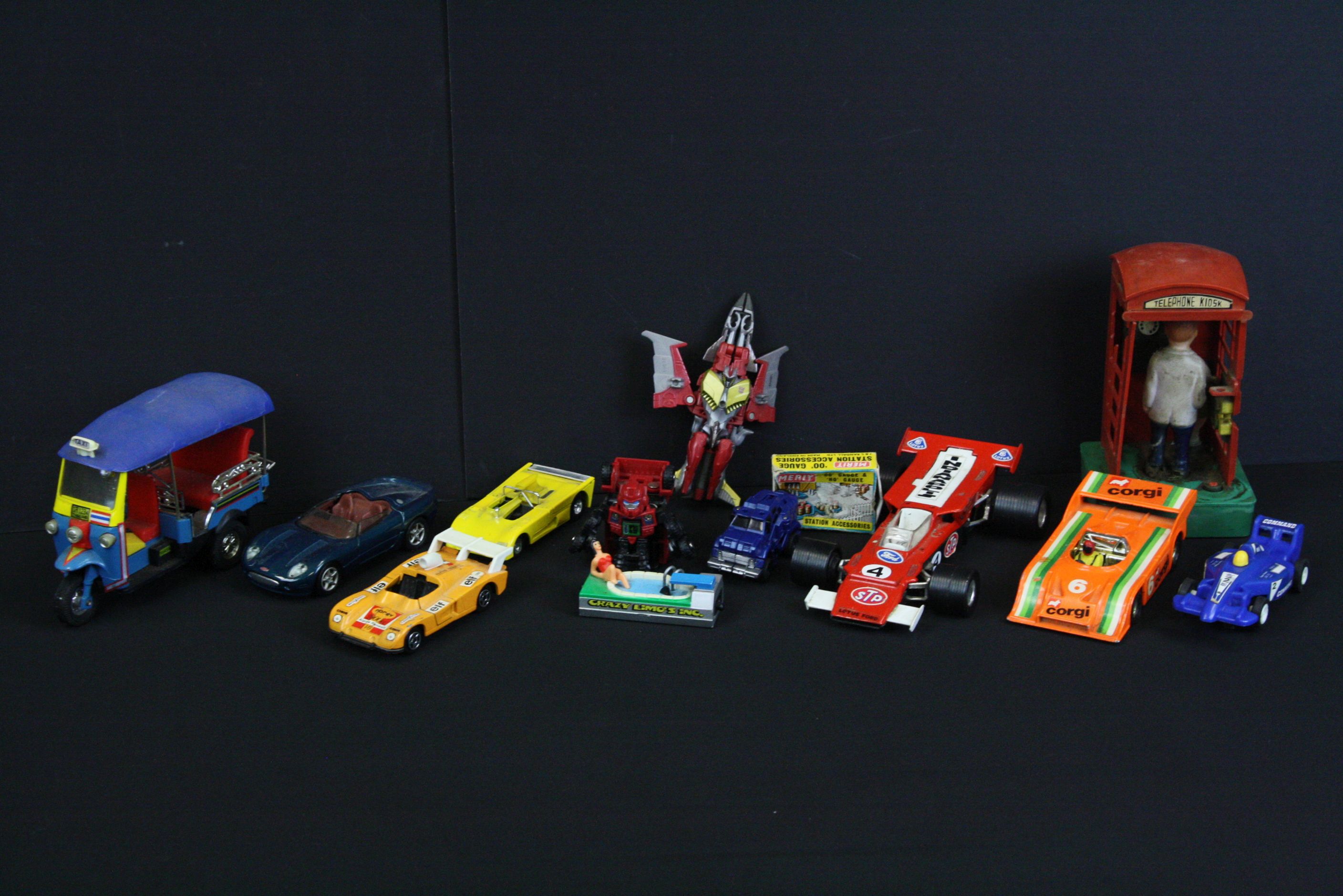 Large collection of diecast & plastic models to include Corgi, Maisto, Majorette, Solido, Matchbox - Image 6 of 9