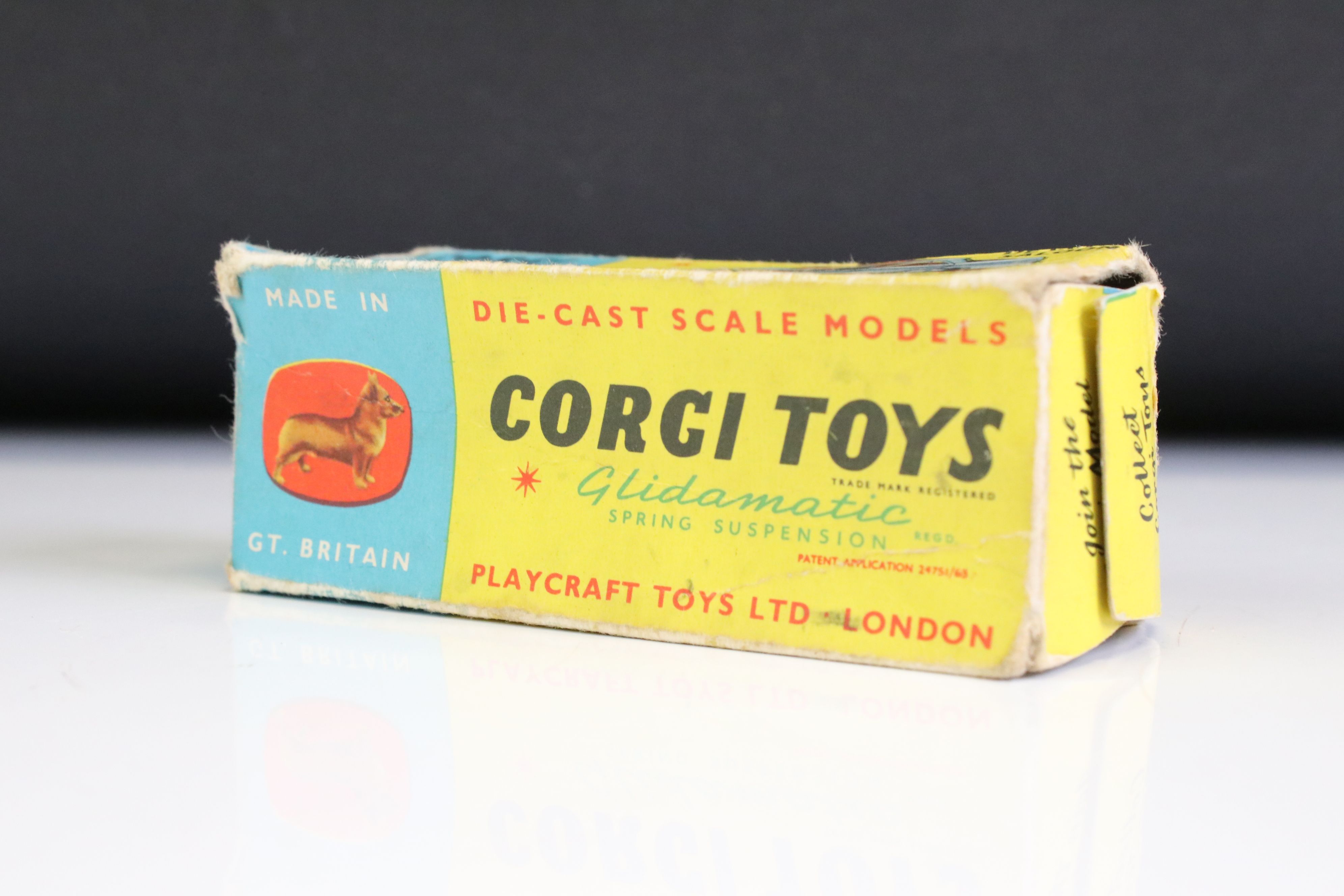 Three boxed Corgi diecast models to include 229 Chevrolet Corvair in pale blue with yellow - Image 15 of 15