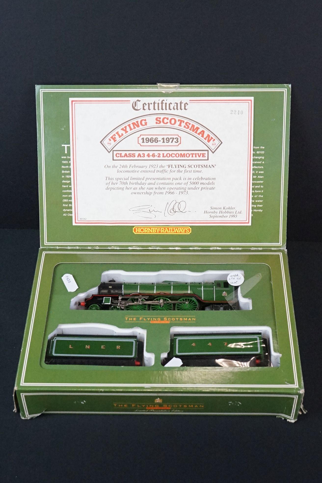 Boxed Hornby OO gauge ltd edn R075 Flying Scotsman locomotive, with certificate, tatty box to one