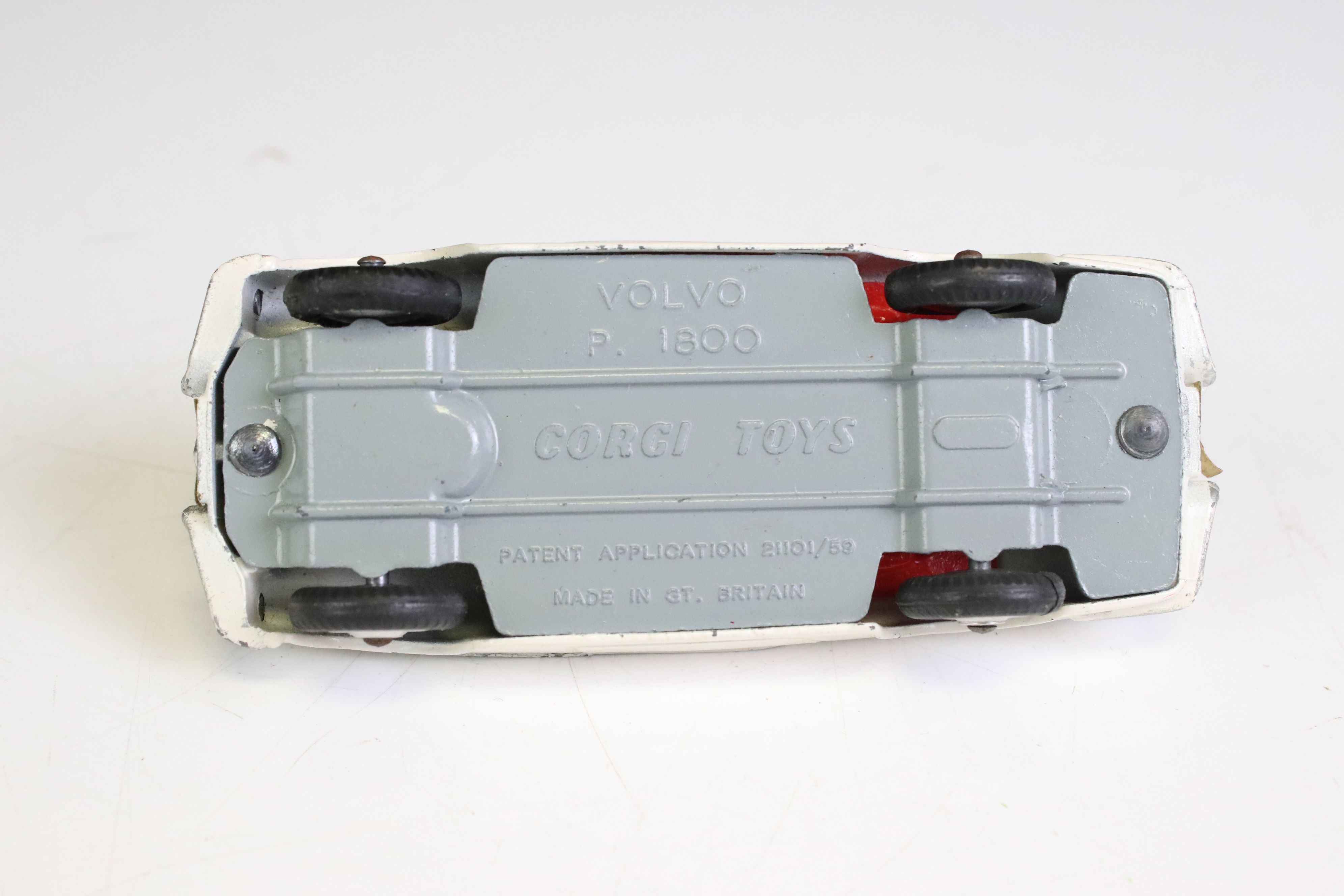 Three boxed Corgi diecast models to include 229 Chevrolet Corvair in pale blue with yellow - Image 4 of 15
