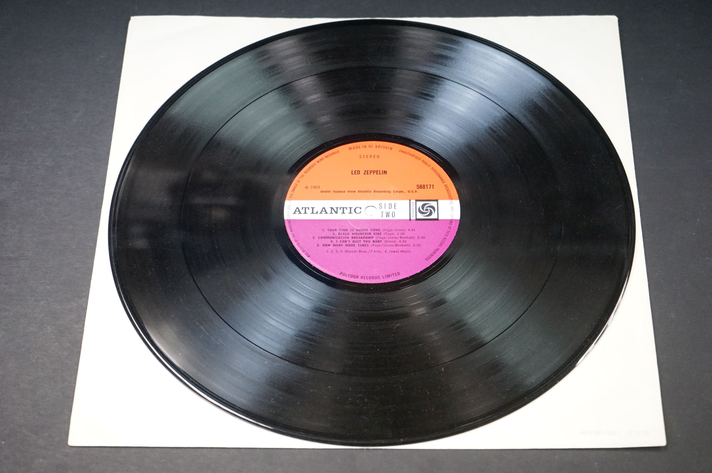 Vinyl - Led Zeppelin self titled. Original UK 2nd pressing with plum labels, this variation with - Image 5 of 6