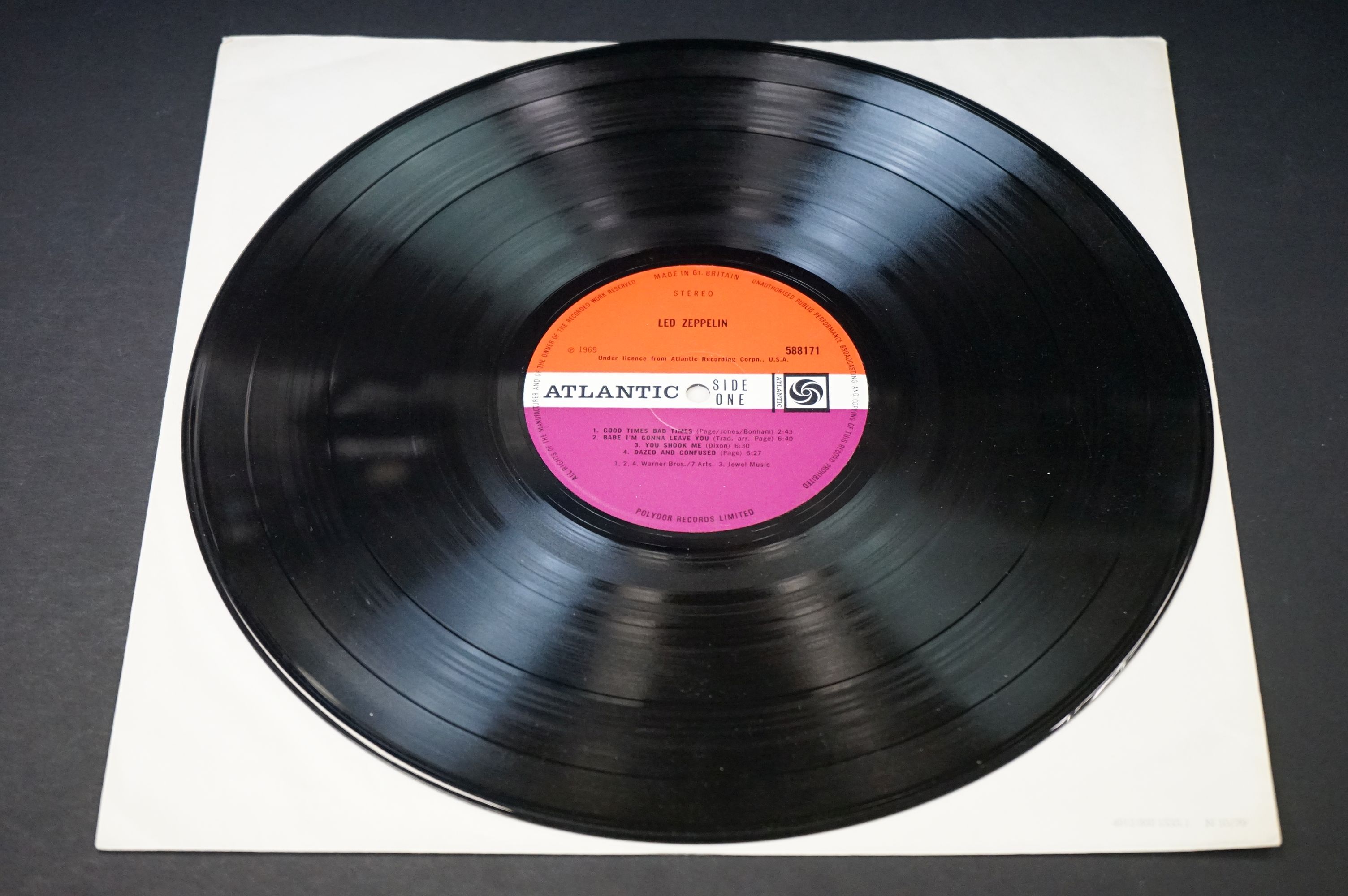Vinyl - Led Zeppelin self titled. Original UK 2nd pressing with plum labels, this variation with - Image 2 of 6
