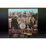 Vinyl - The Beatles Sgt Pepper early pressing wide spine mono with flame inner and insert