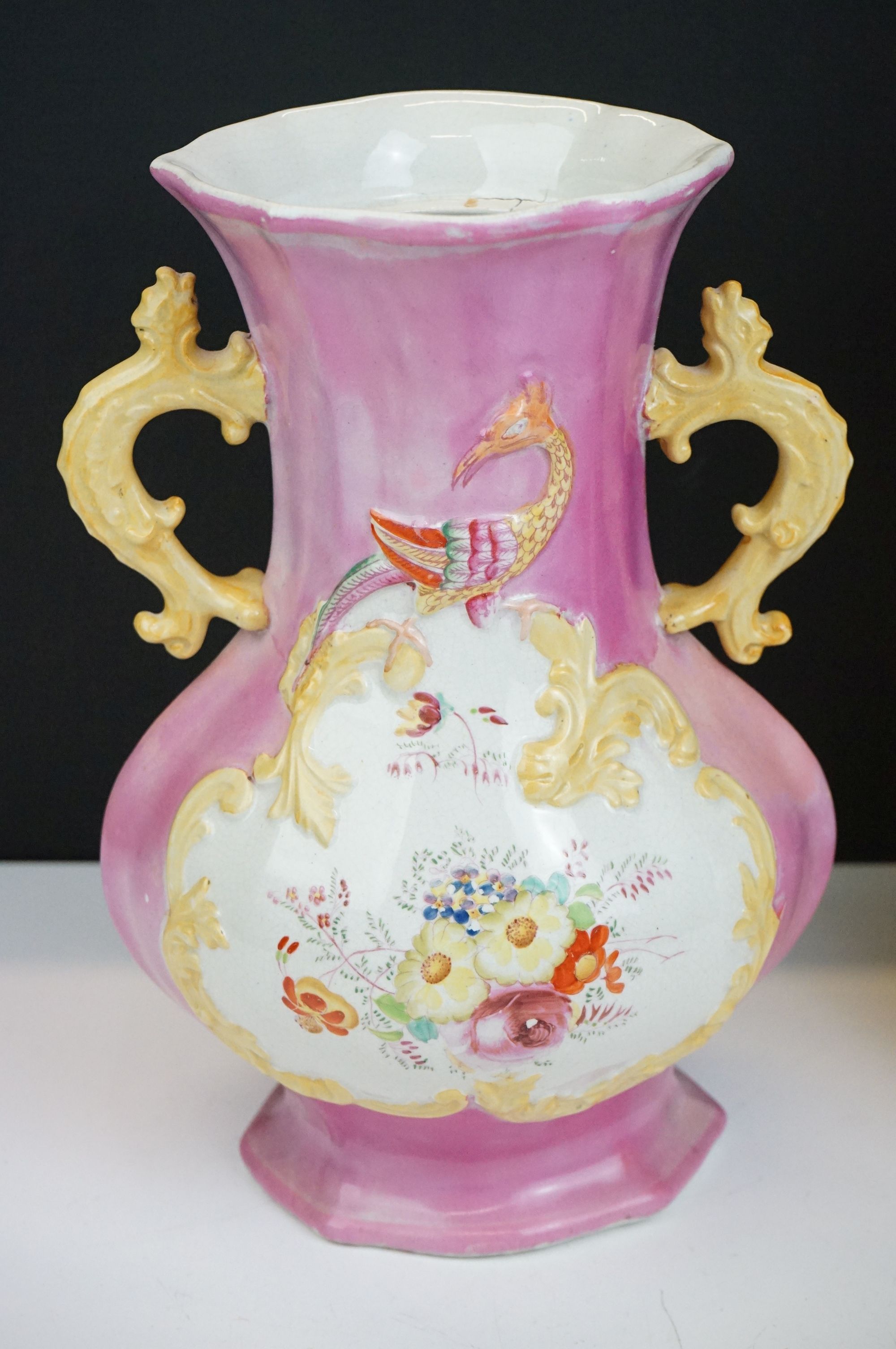 Collection of pottery and porcelain to include: Quimper Pottery jug, signed 'Henriot Quimper - Image 18 of 25