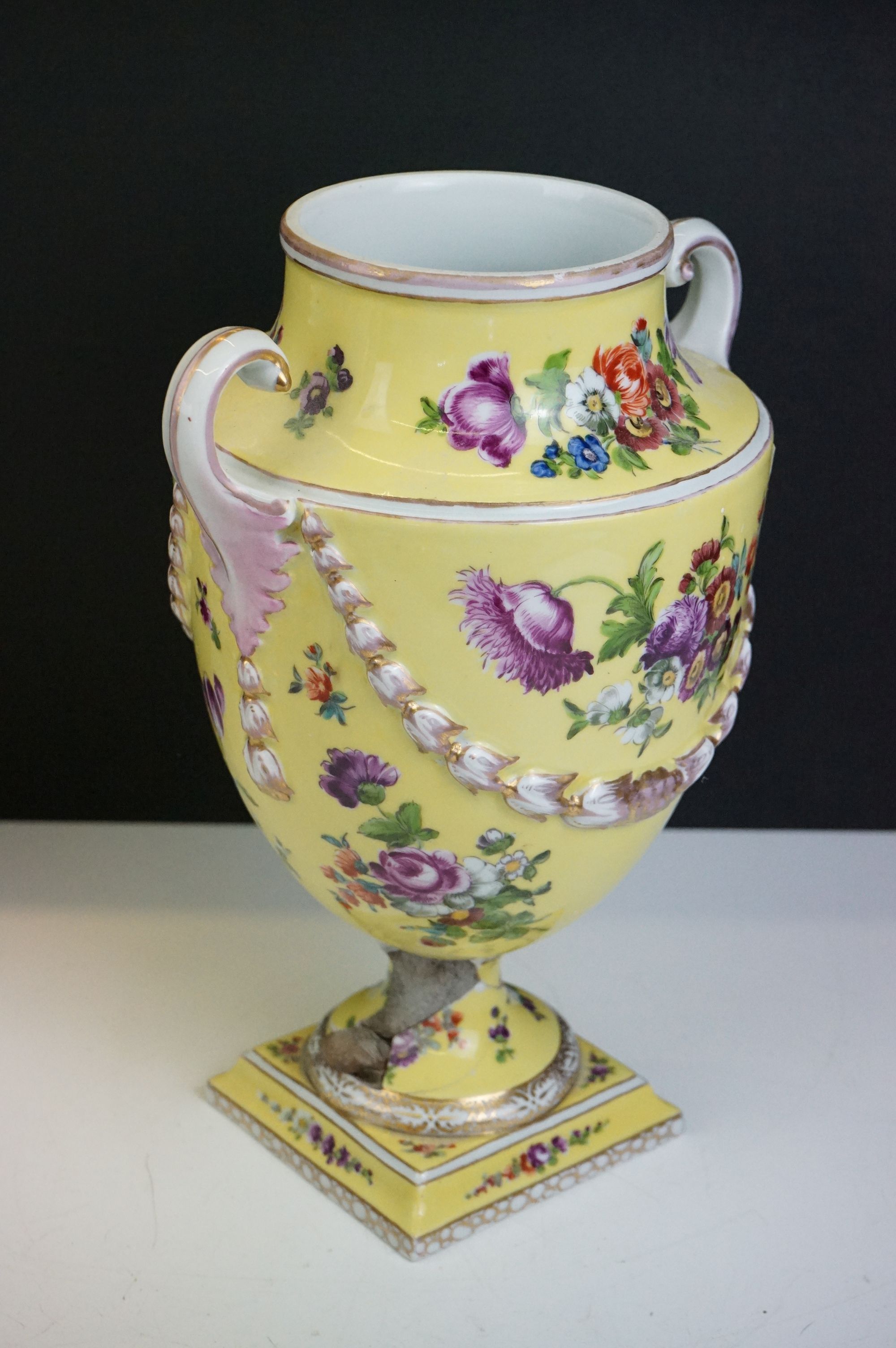 Collection of pottery and porcelain to include: Quimper Pottery jug, signed 'Henriot Quimper - Image 3 of 25