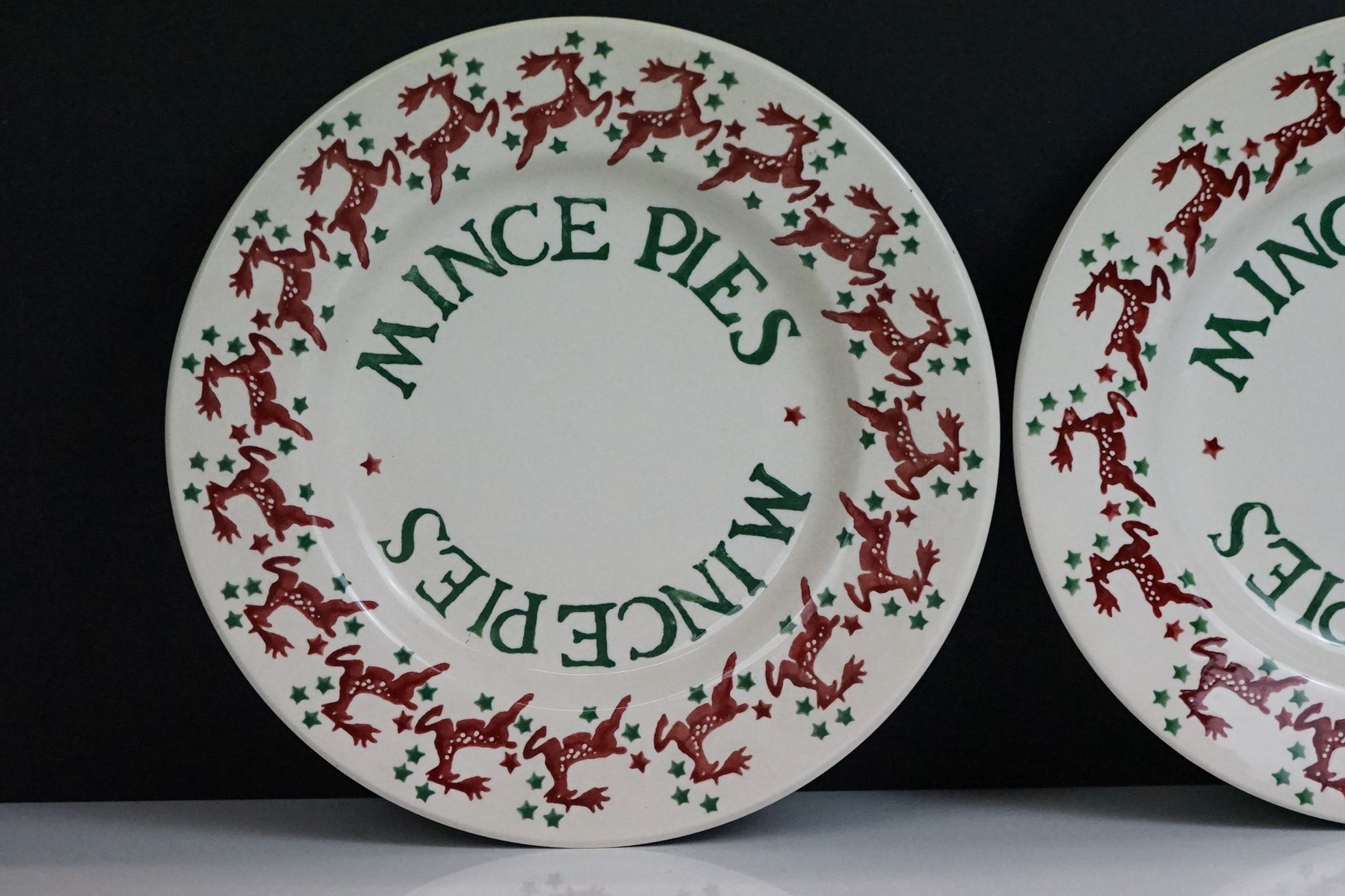 Emma Bridgewater - Two ' Mince Pies ' Christmas plates (22cm diameter) and a Robin mug (10cm high) - Image 2 of 10