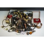 A collection of mainly contemporary costume jewellery