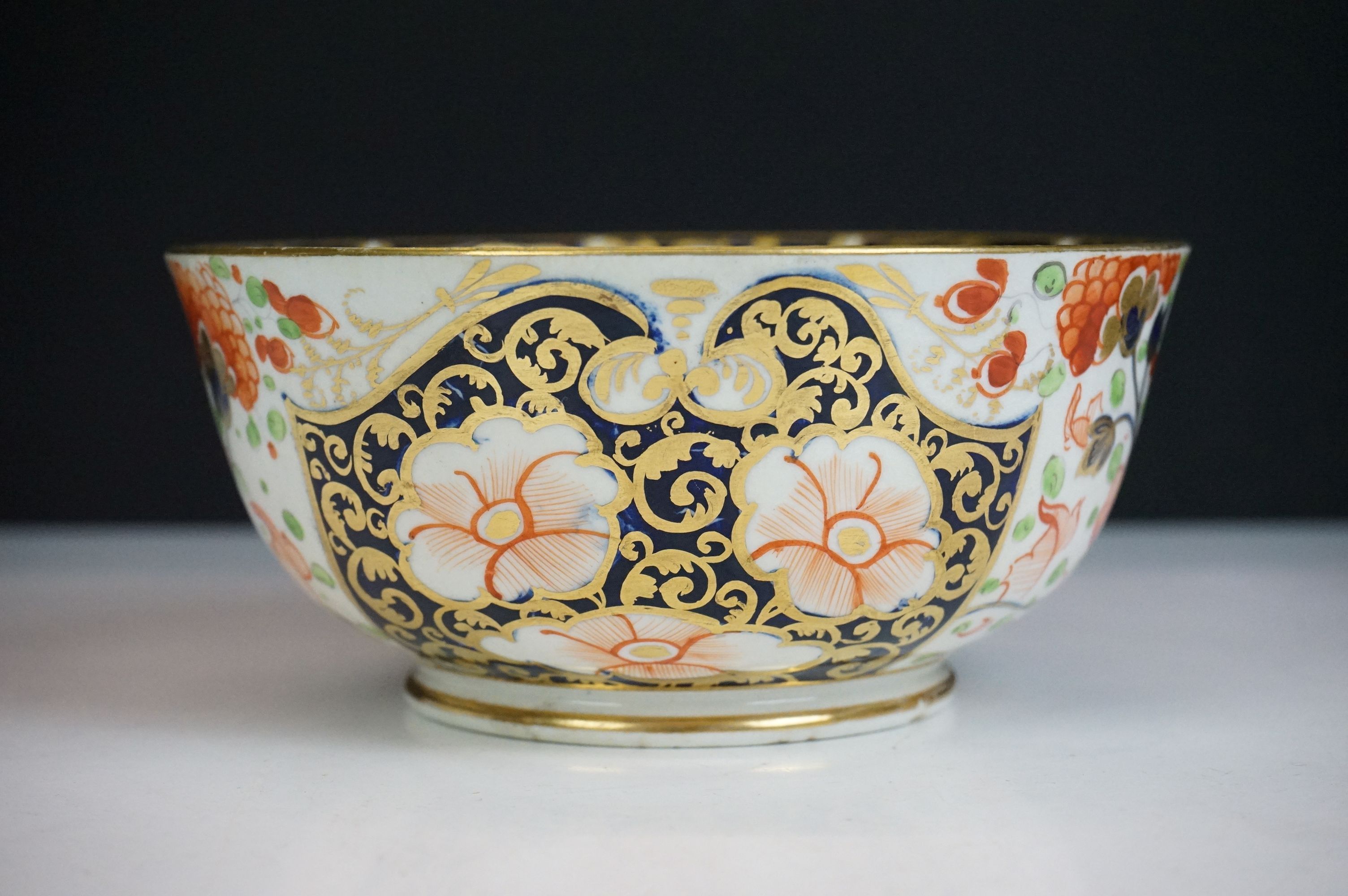 Early 19th century Crown Derby Imari pattern ceramics to include a small tureen & cover, teacups, - Image 11 of 24