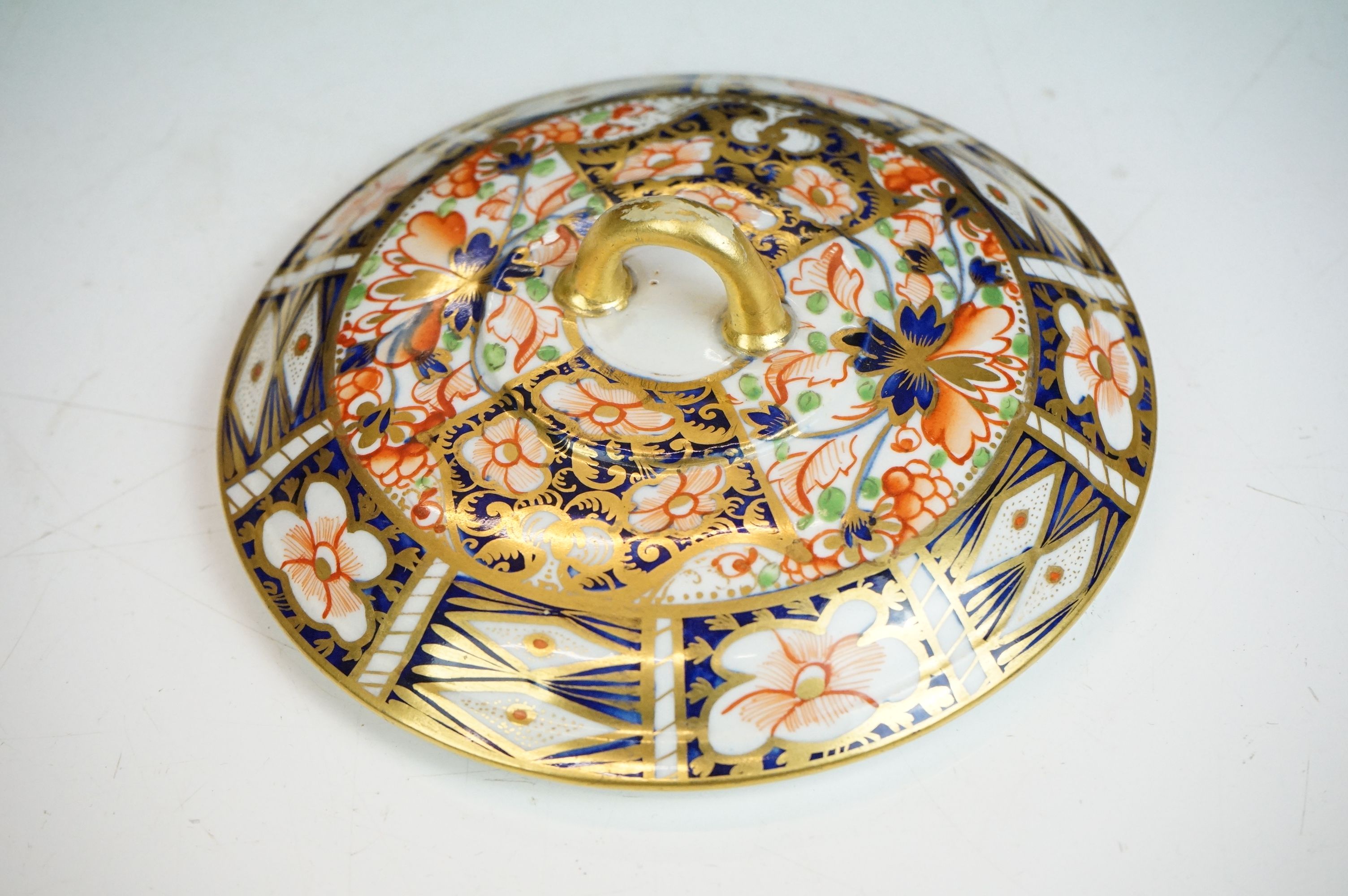 Early 19th century Crown Derby Imari pattern ceramics to include a small tureen & cover, teacups, - Image 16 of 24
