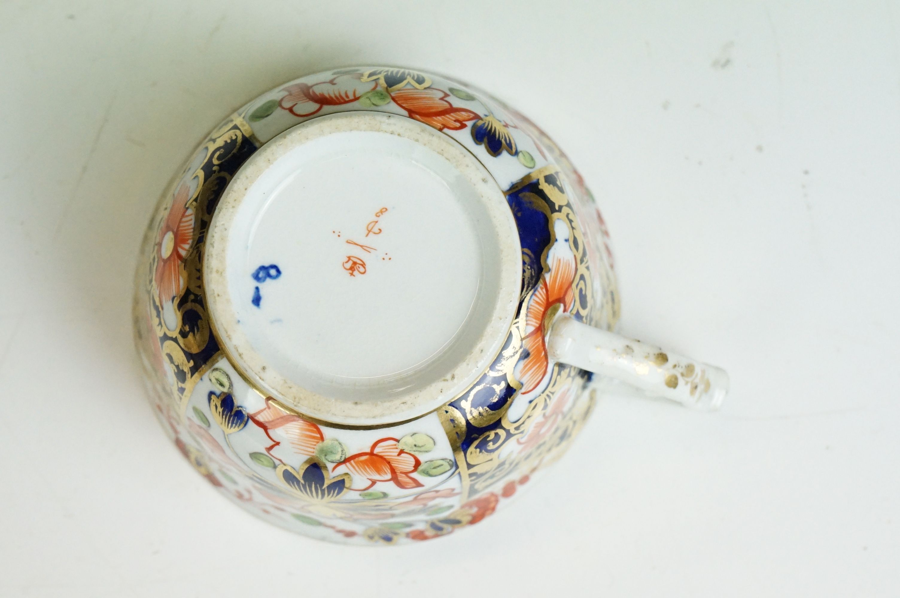 Early 19th century Crown Derby Imari pattern ceramics to include a small tureen & cover, teacups, - Image 24 of 24