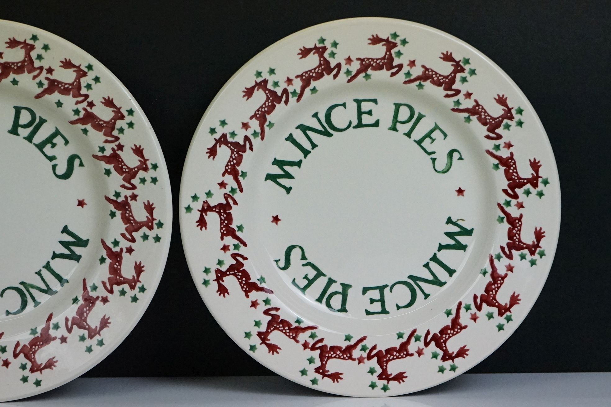 Emma Bridgewater - Two ' Mince Pies ' Christmas plates (22cm diameter) and a Robin mug (10cm high) - Image 3 of 10