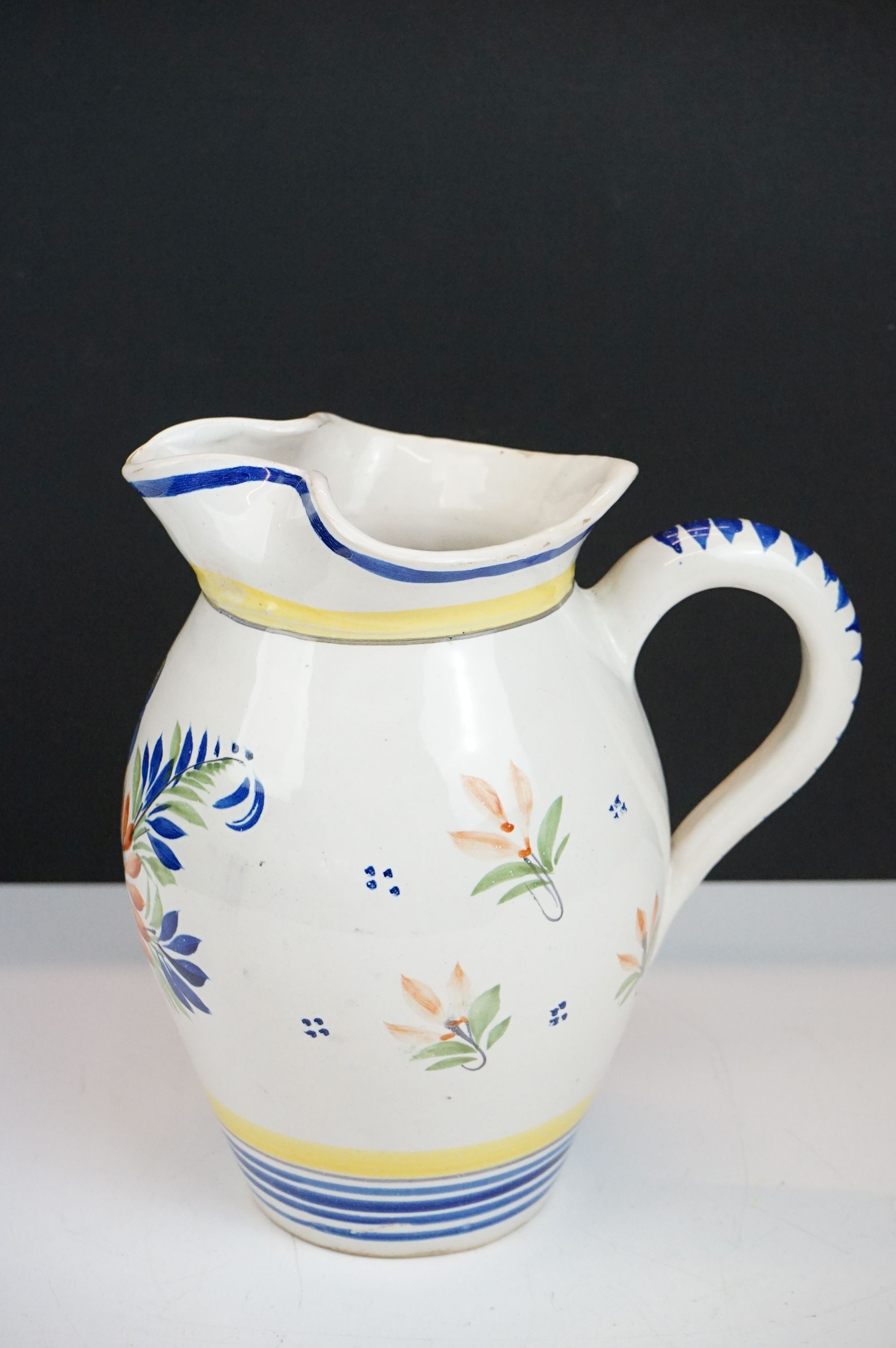Collection of pottery and porcelain to include: Quimper Pottery jug, signed 'Henriot Quimper - Image 10 of 25