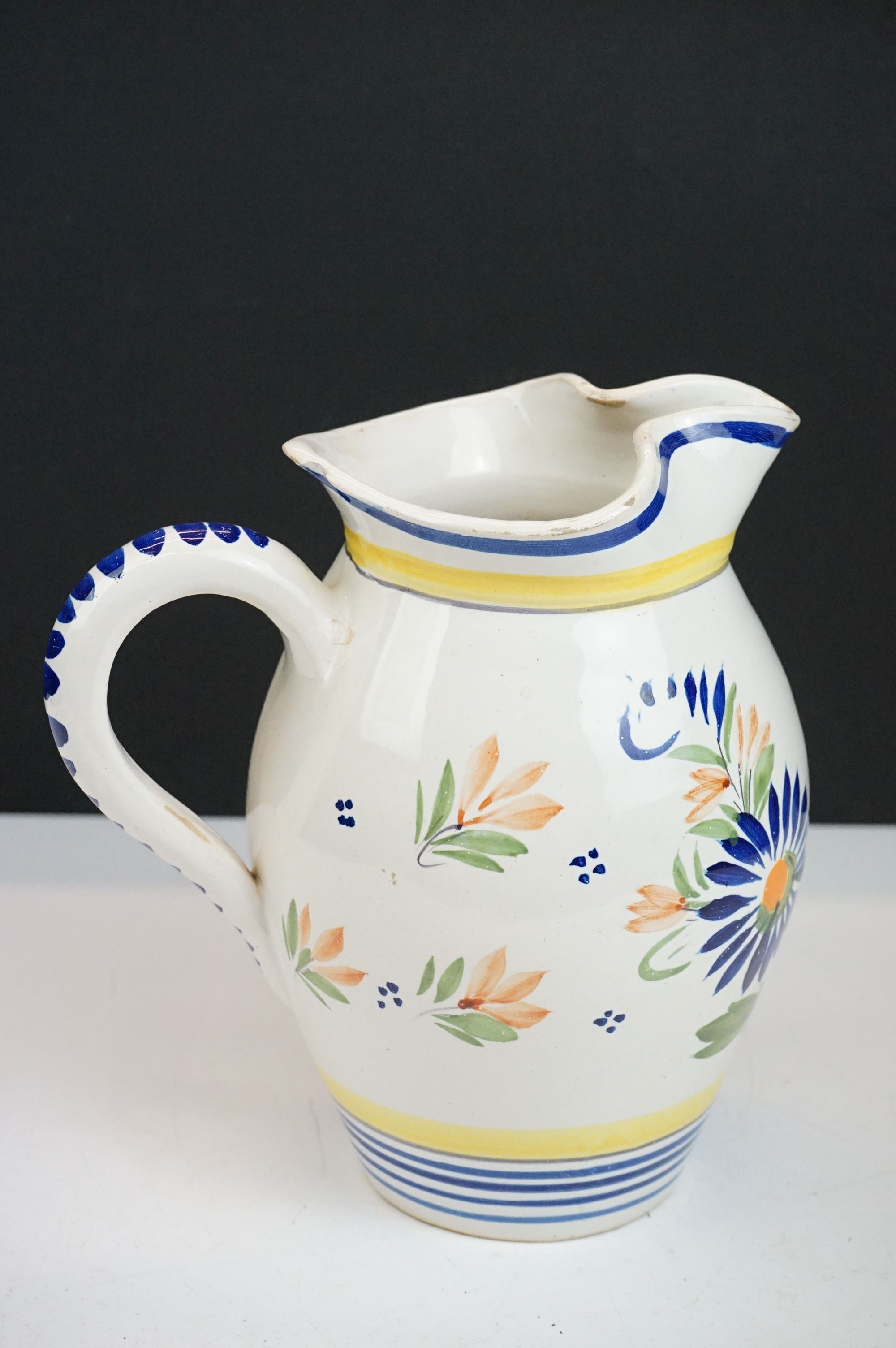 Collection of pottery and porcelain to include: Quimper Pottery jug, signed 'Henriot Quimper - Image 12 of 25