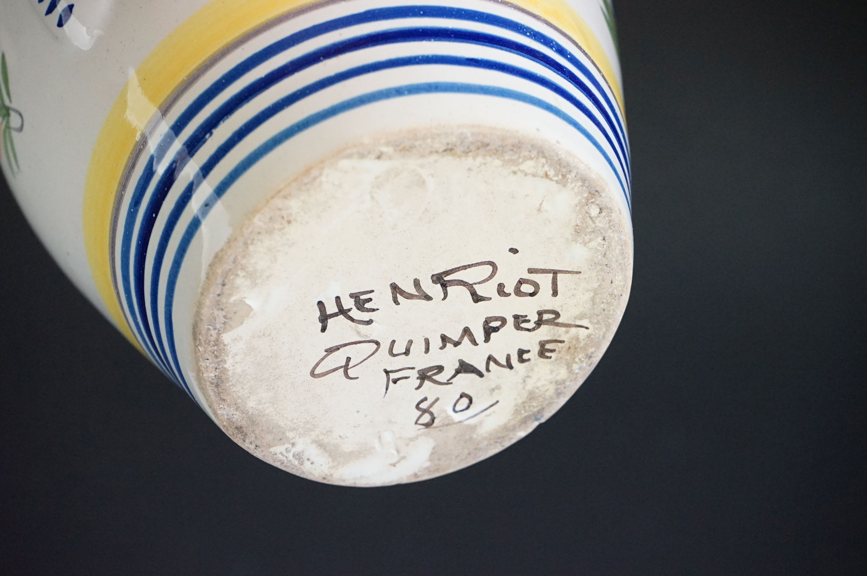 Collection of pottery and porcelain to include: Quimper Pottery jug, signed 'Henriot Quimper - Image 13 of 25