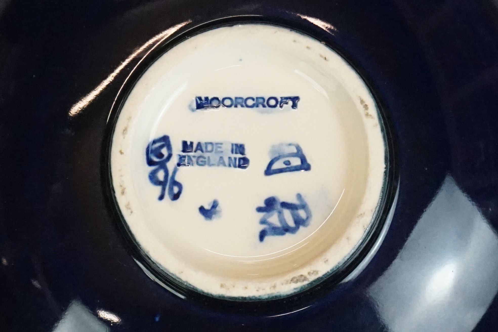 Moorcroft ' Poppy ' pattern small blue ground bowl / trinket dish, dated '96, 11.5cm diameter - Image 6 of 7