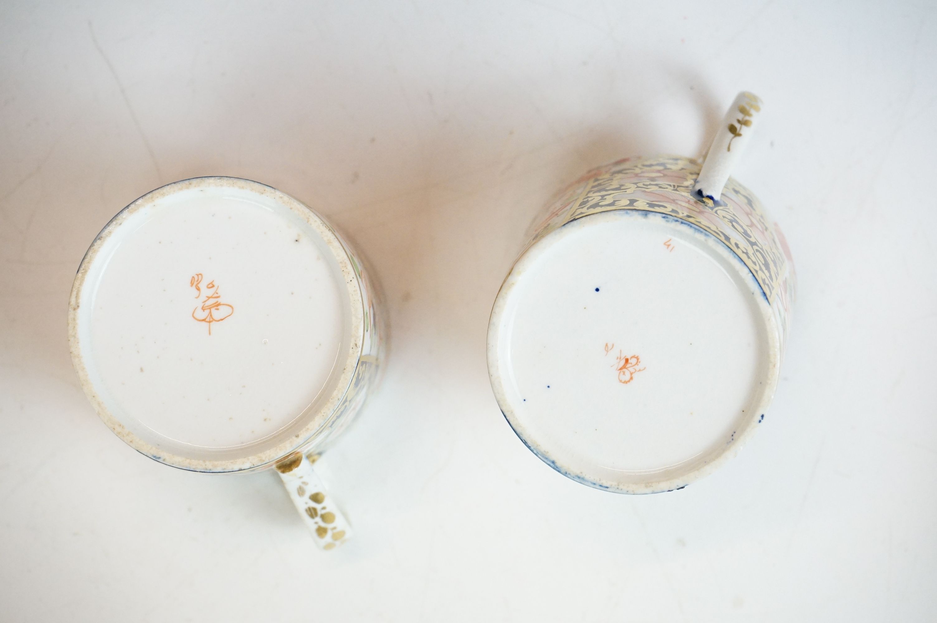 Early 19th century Crown Derby Imari pattern ceramics to include a small tureen & cover, teacups, - Image 21 of 24