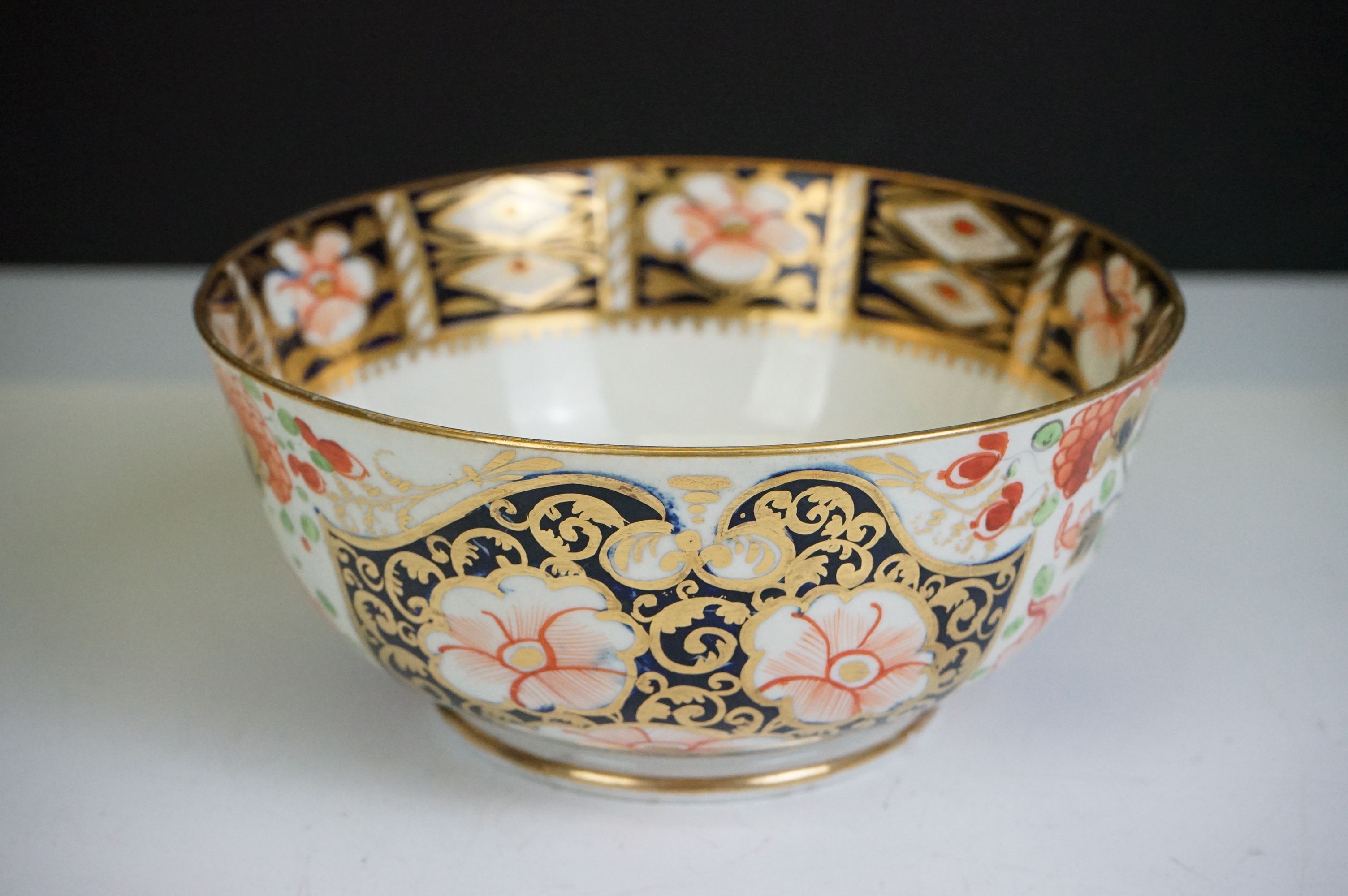Early 19th century Crown Derby Imari pattern ceramics to include a small tureen & cover, teacups, - Image 10 of 24