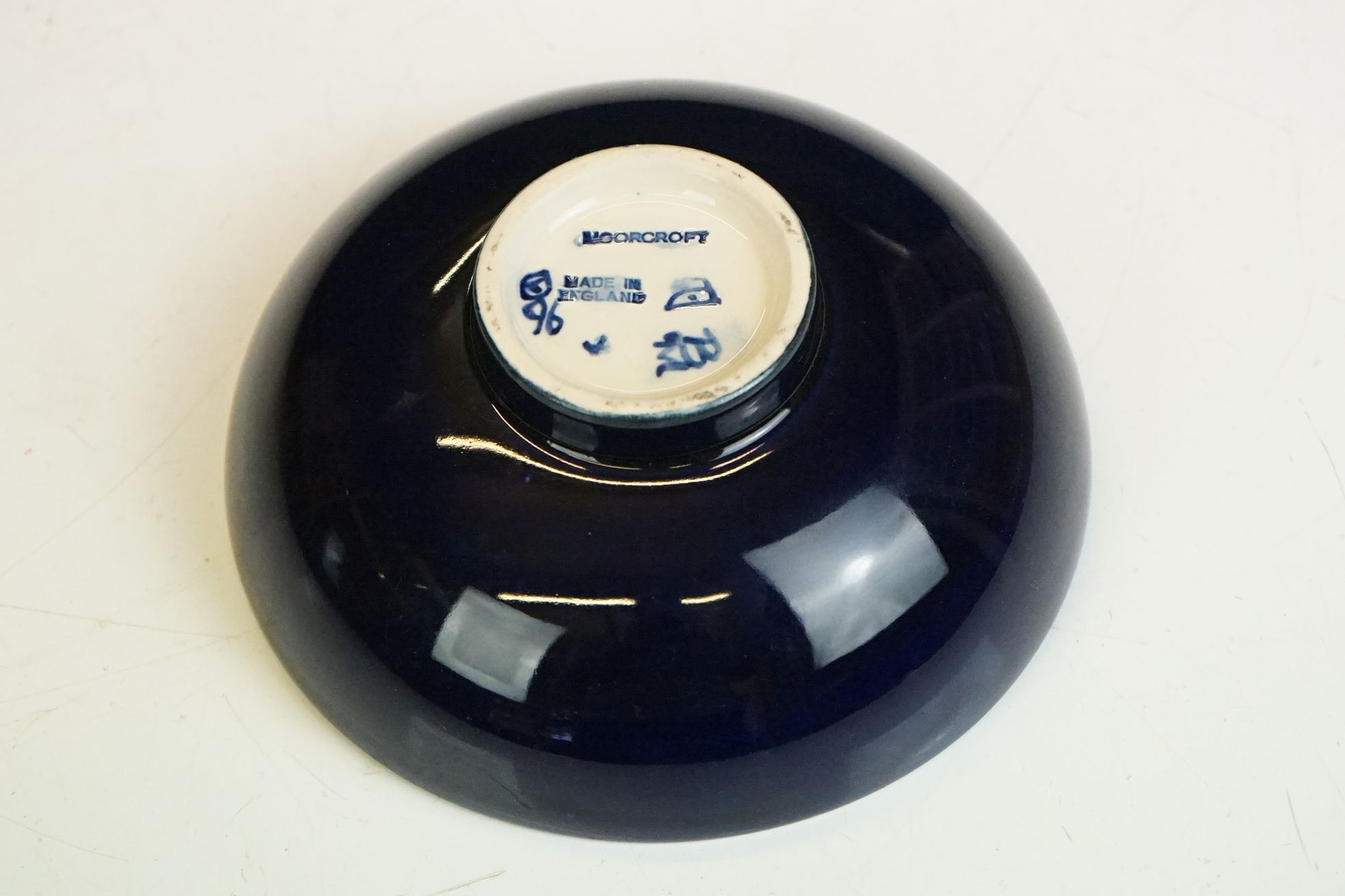 Moorcroft ' Poppy ' pattern small blue ground bowl / trinket dish, dated '96, 11.5cm diameter - Image 5 of 7