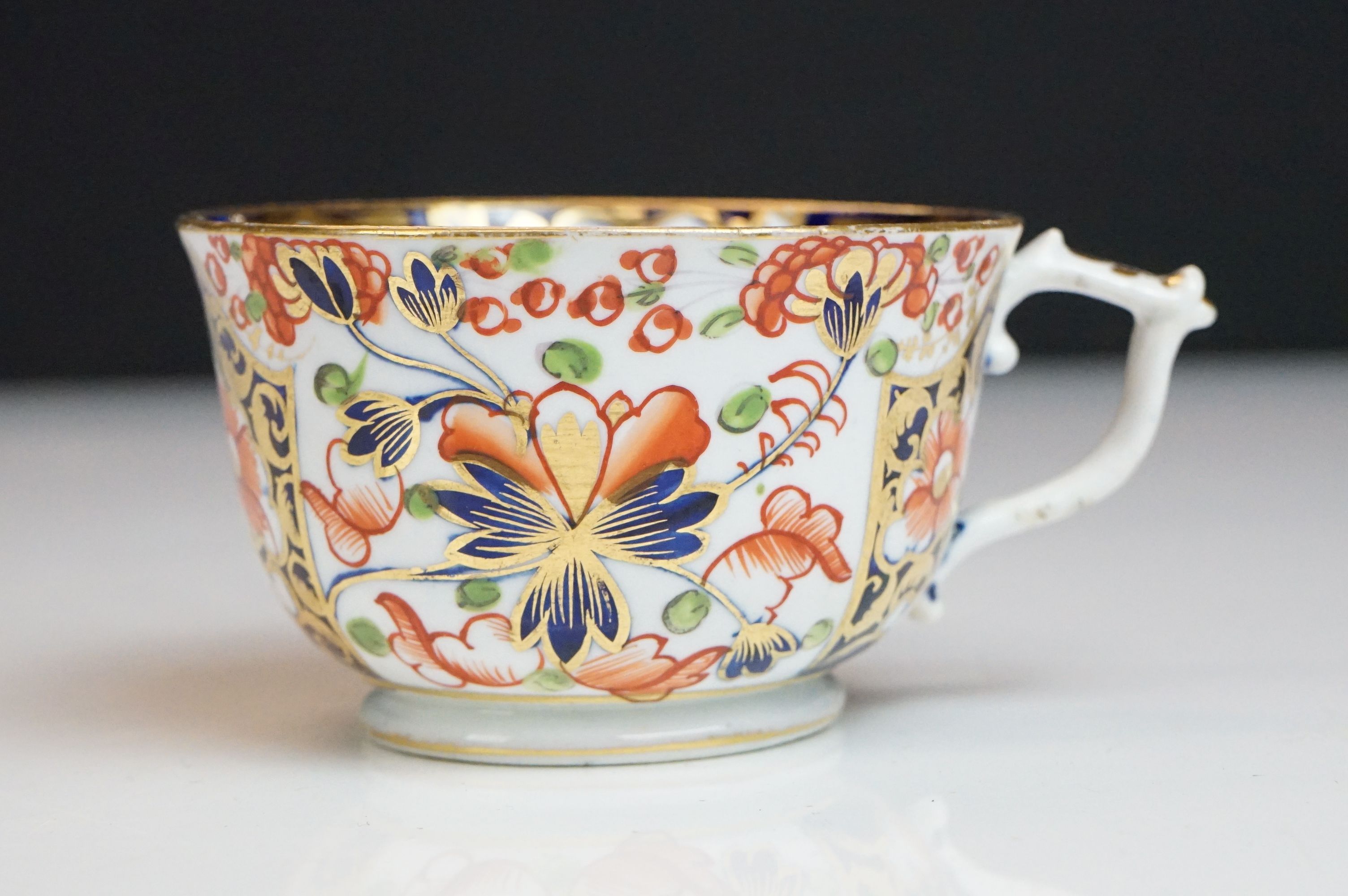 Early 19th century Crown Derby Imari pattern ceramics to include a small tureen & cover, teacups, - Image 22 of 24