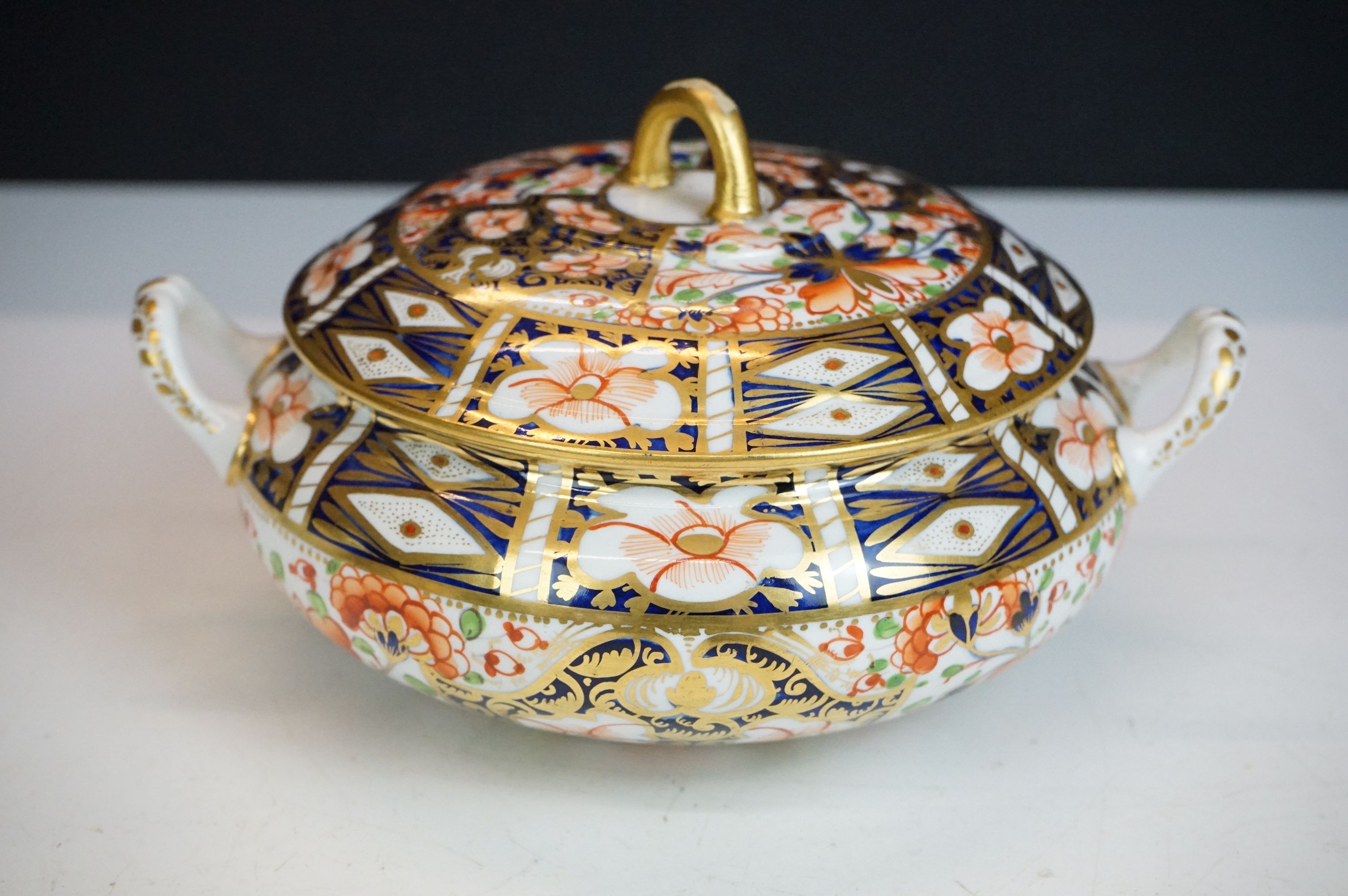 Early 19th century Crown Derby Imari pattern ceramics to include a small tureen & cover, teacups, - Image 14 of 24