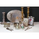A collection of mixed metalware to include brass candlesticks, silver plated candlesticks,