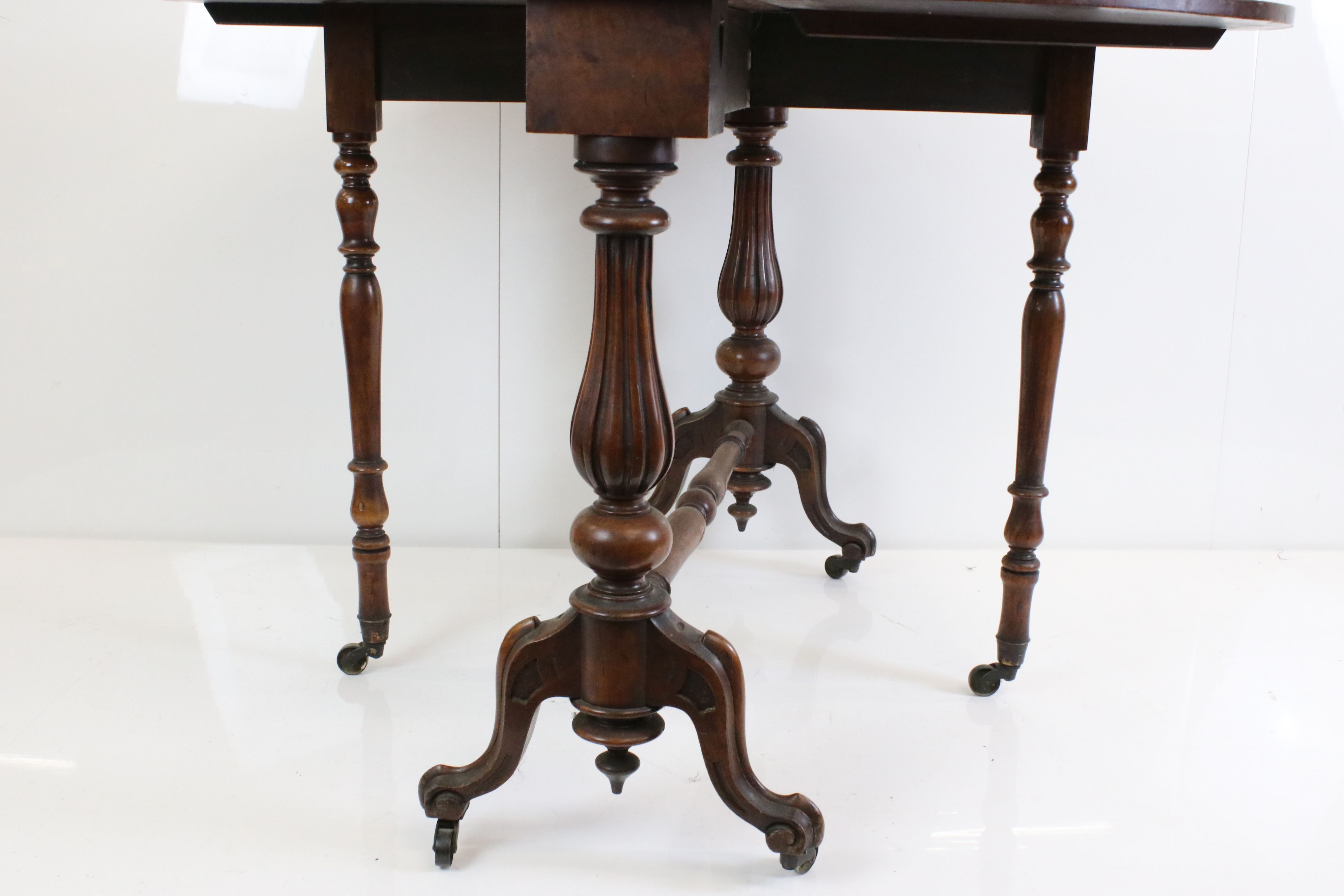Victorian Burr Walnut and Walnut Oval Sutherland Table raised on reeded bulbous supports and - Image 3 of 9