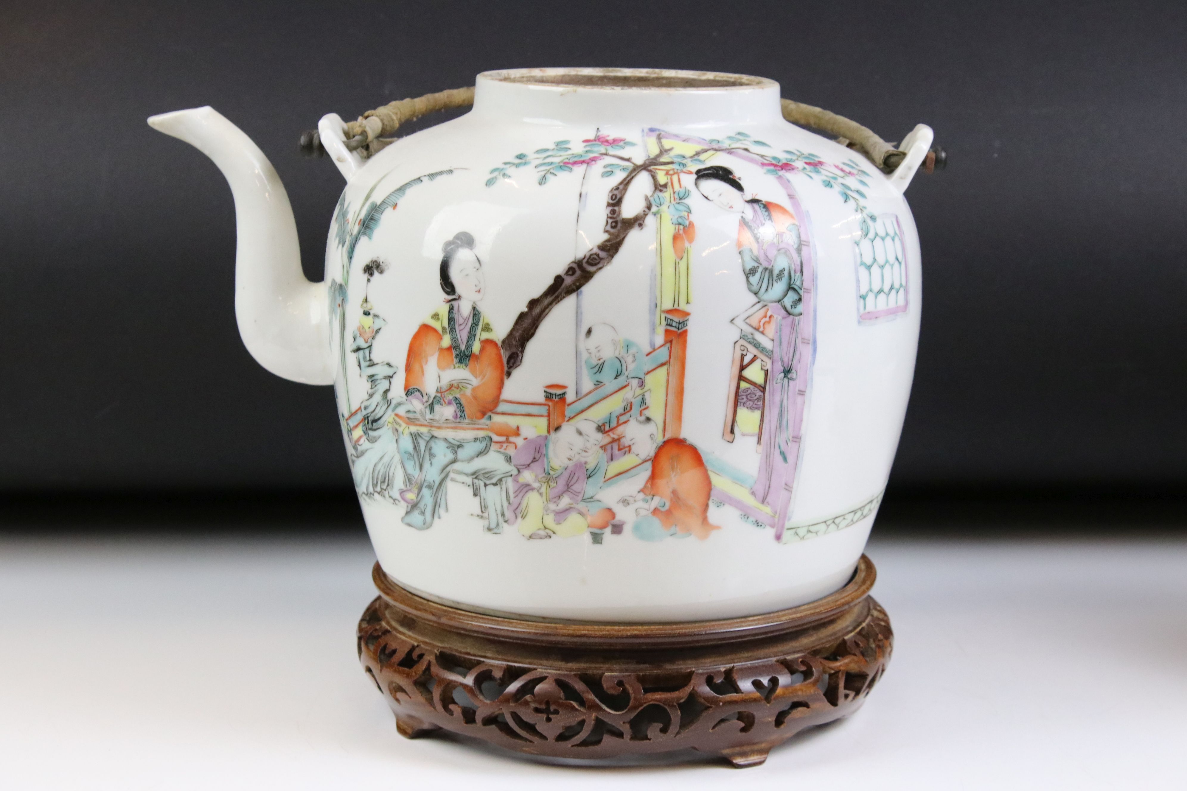 Group of Chinese ceramics to include a Famille Rose tea kettle with figural scene (18.5cm high - - Image 2 of 7