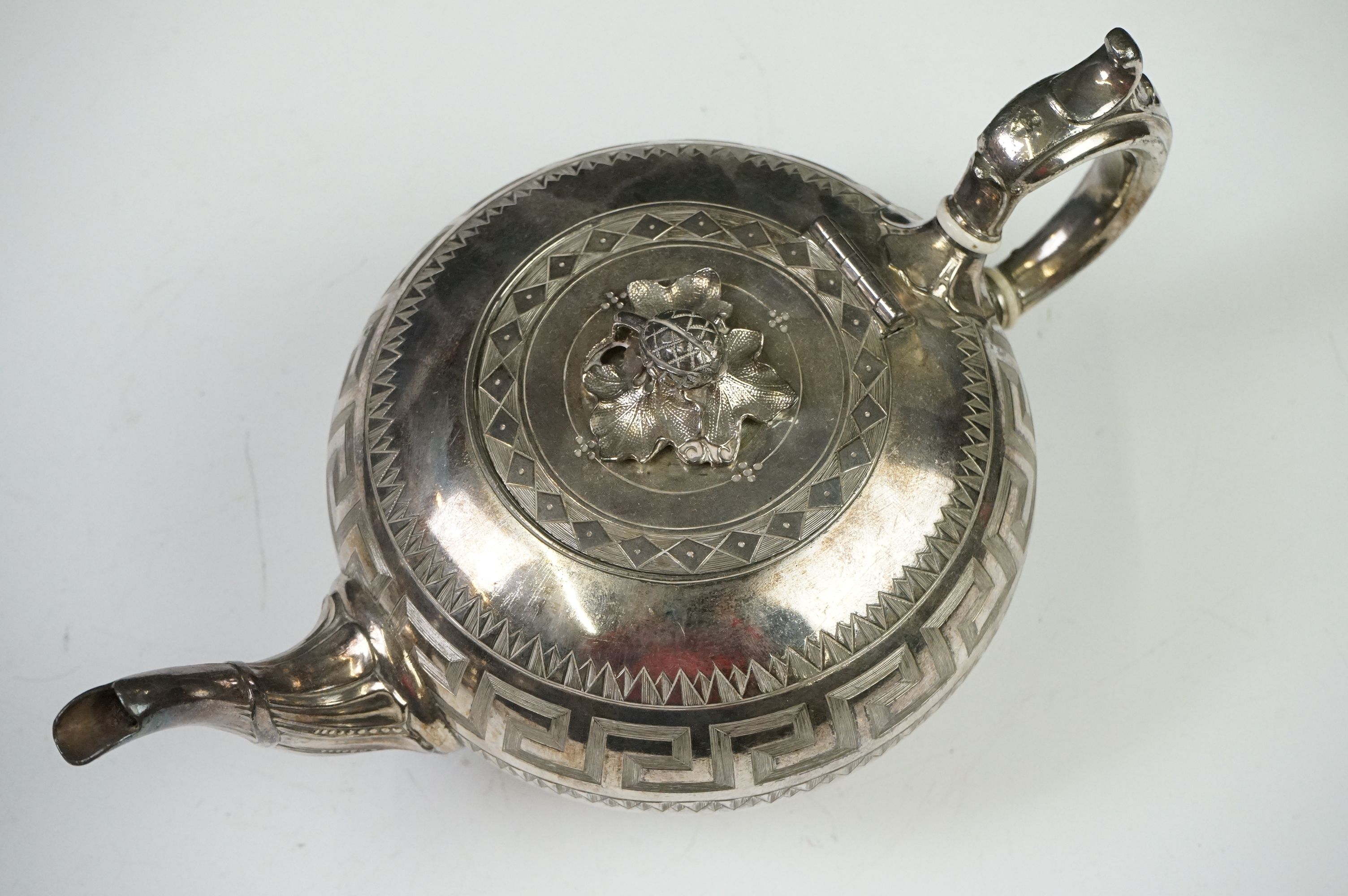 An antique silver plated tea set to include teapot, cream jug, sugar bowl and water jug decorated - Image 17 of 22