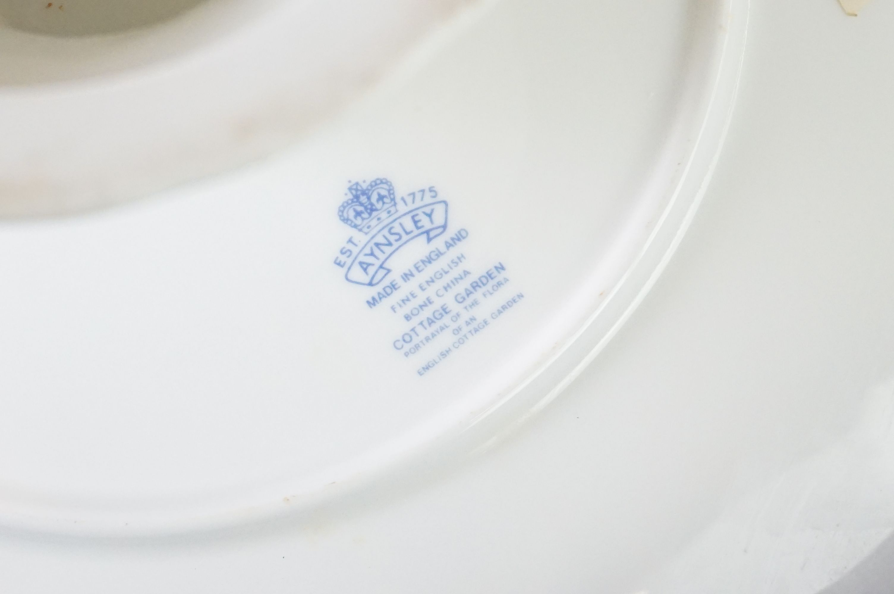 Aynsley ' Cottage Garden ' tea & dinner ware to include 7 dinner plates, 5 side plates, 6 soup - Image 5 of 9