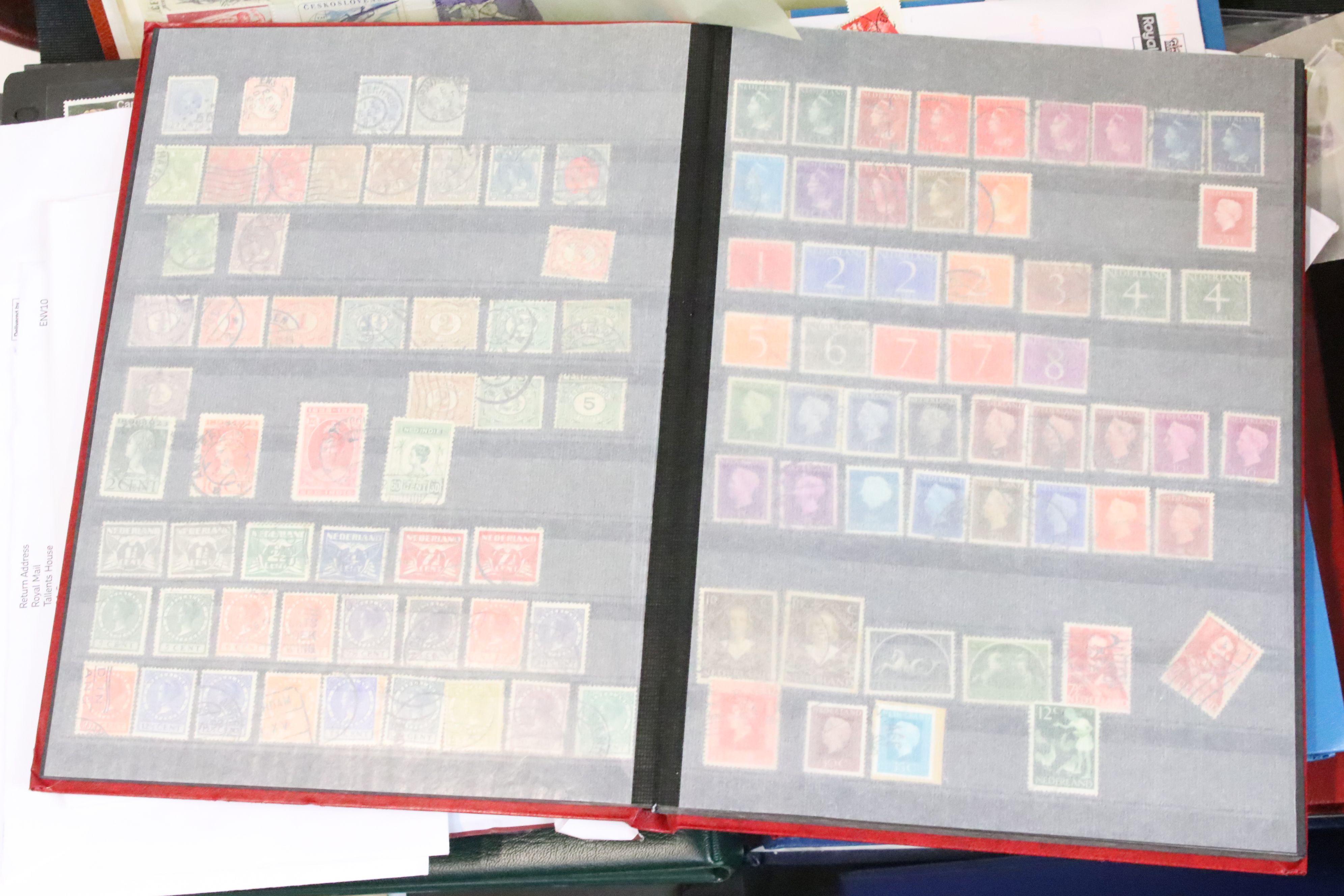 An extensive collection of GB, Commonwealth & World stamps in albums and loose, to include Queen - Image 5 of 15