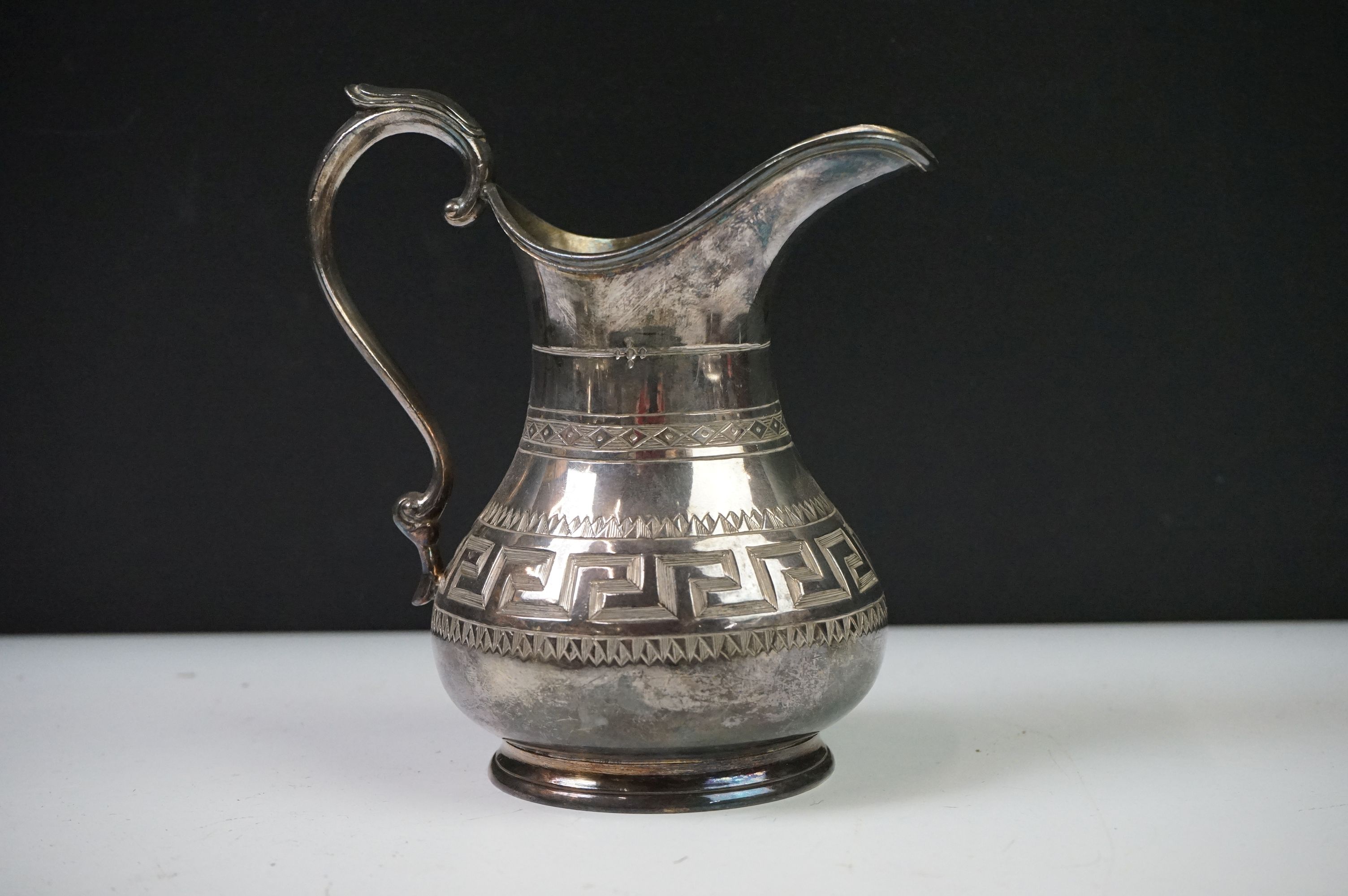 An antique silver plated tea set to include teapot, cream jug, sugar bowl and water jug decorated - Image 13 of 22