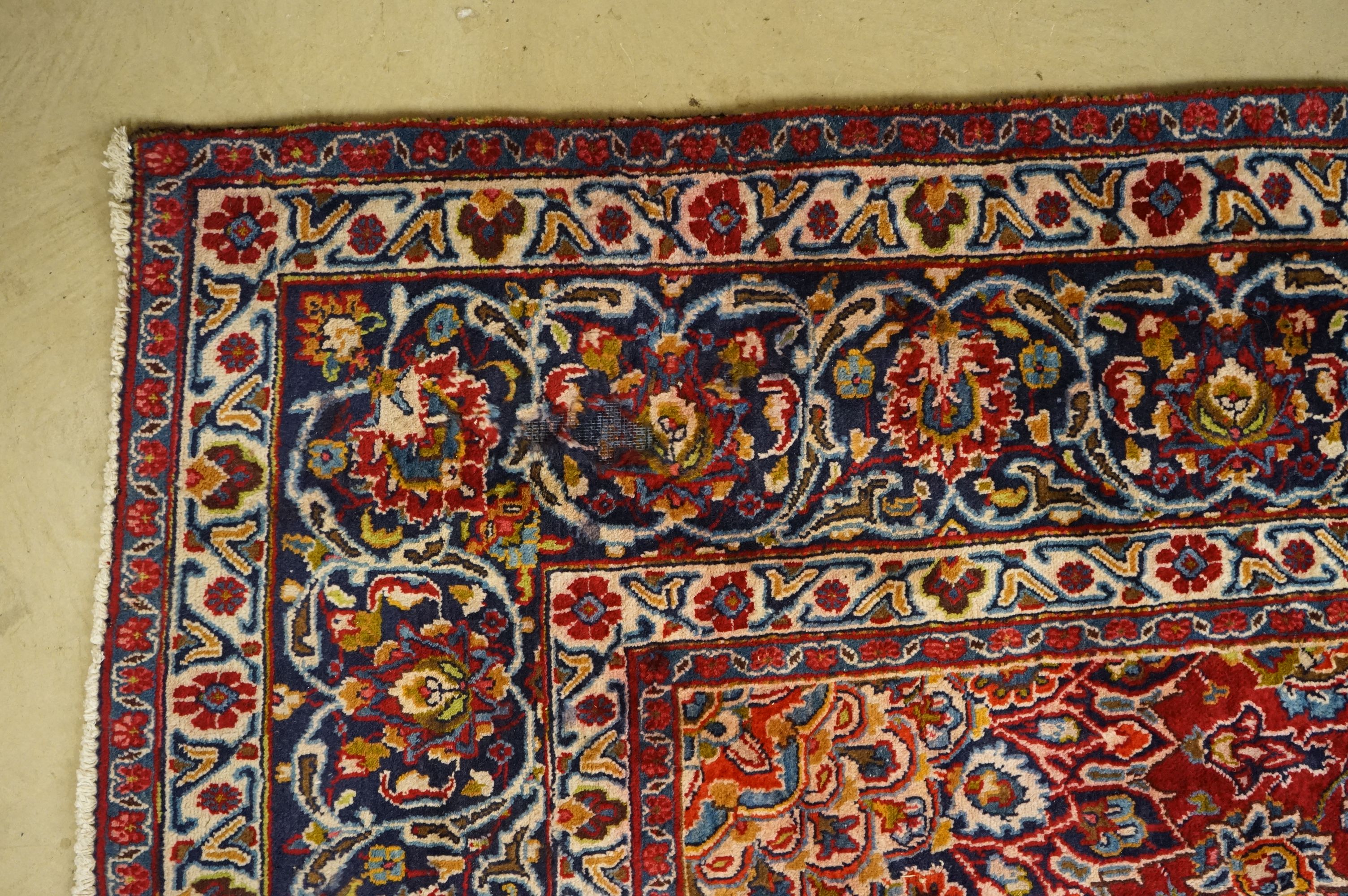 Large Red and Blue Ground Wool Persian Qashqai Carpet with sharbas medallion design, approx. 290cm x - Image 5 of 9