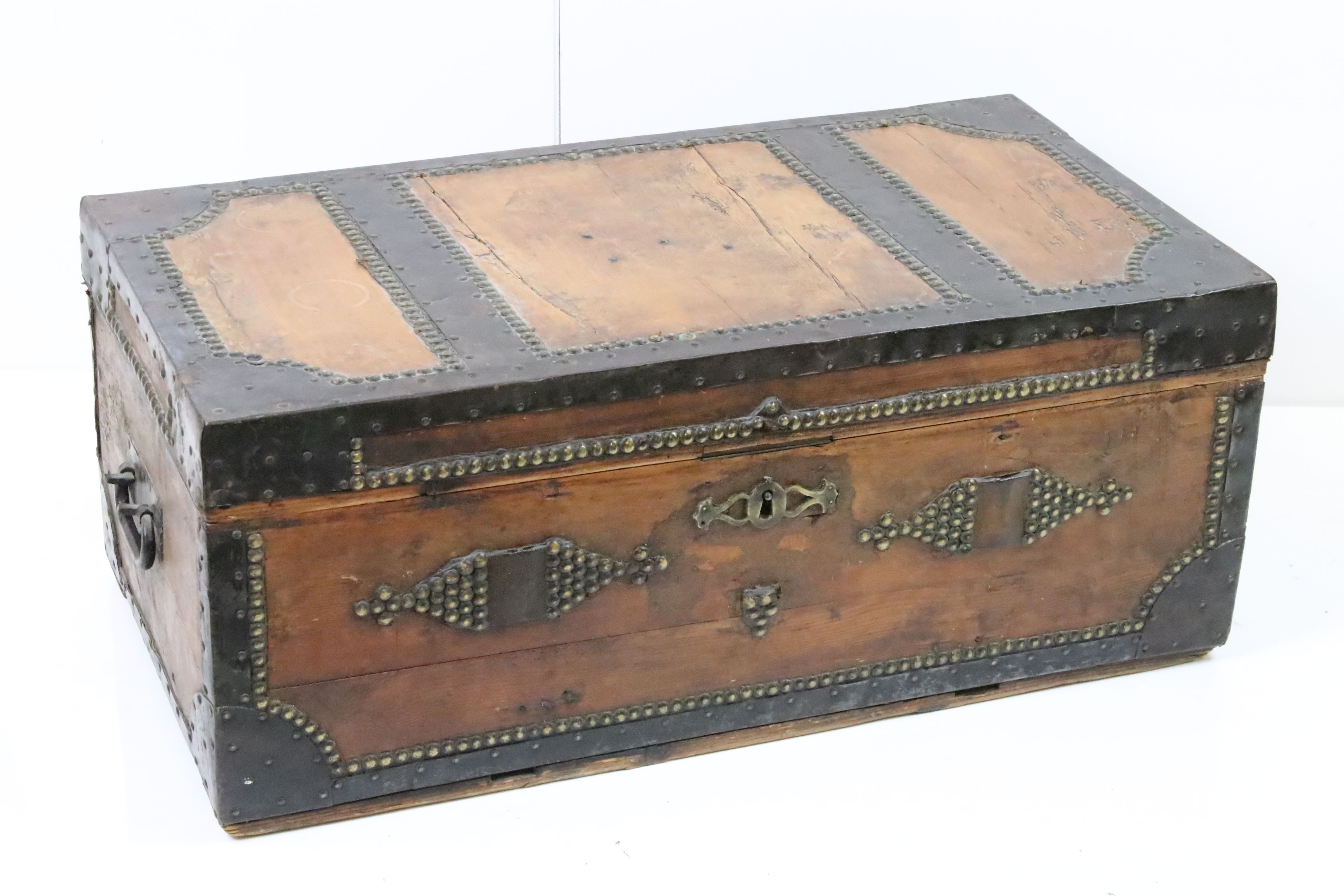 19th century Pine Iron Bound and Brass Studded Trunk / Box with iron carrying handles, 85cm long x - Image 5 of 8