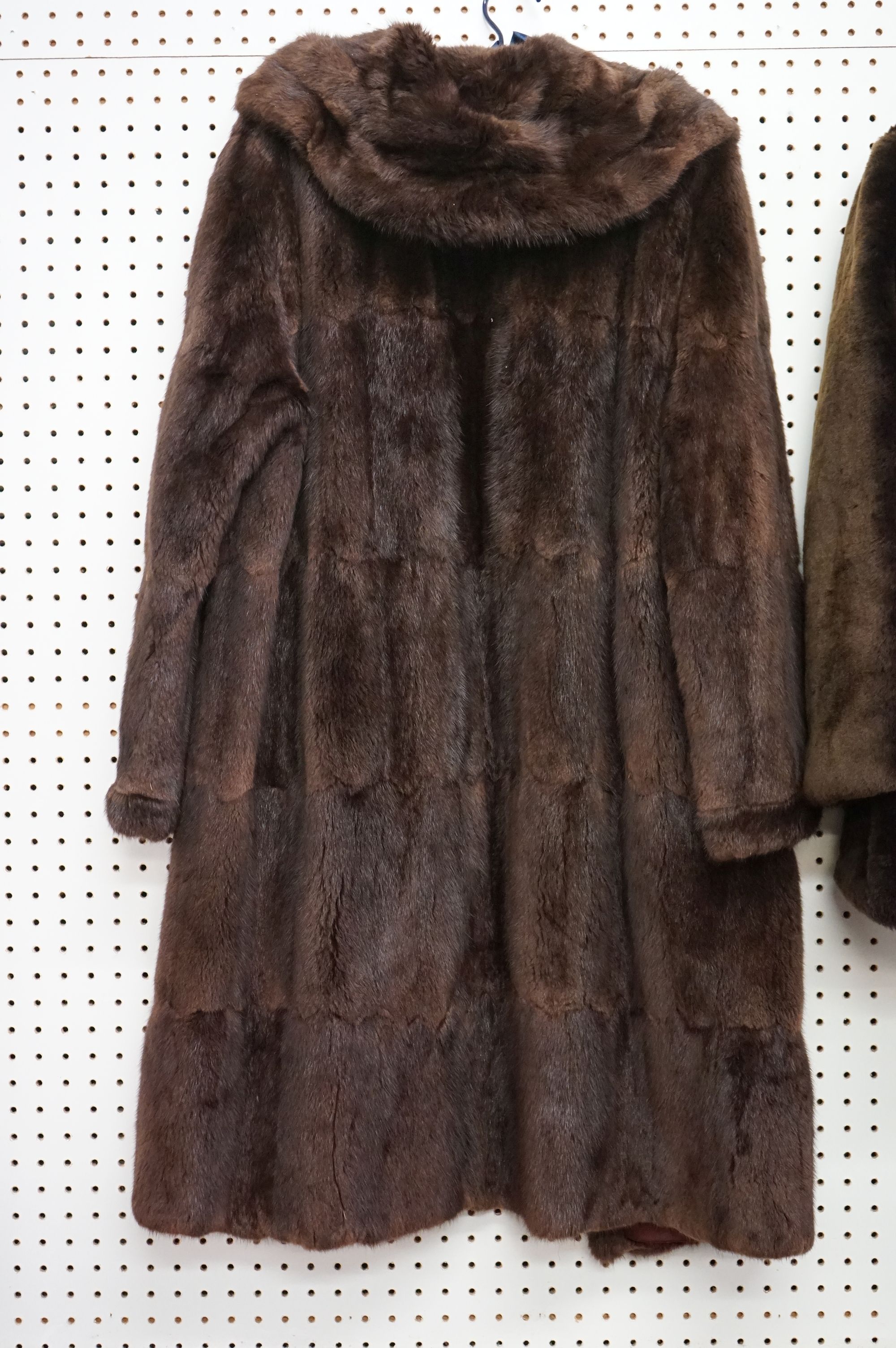 Three vintage brown fur coats / jackets. - Image 5 of 14