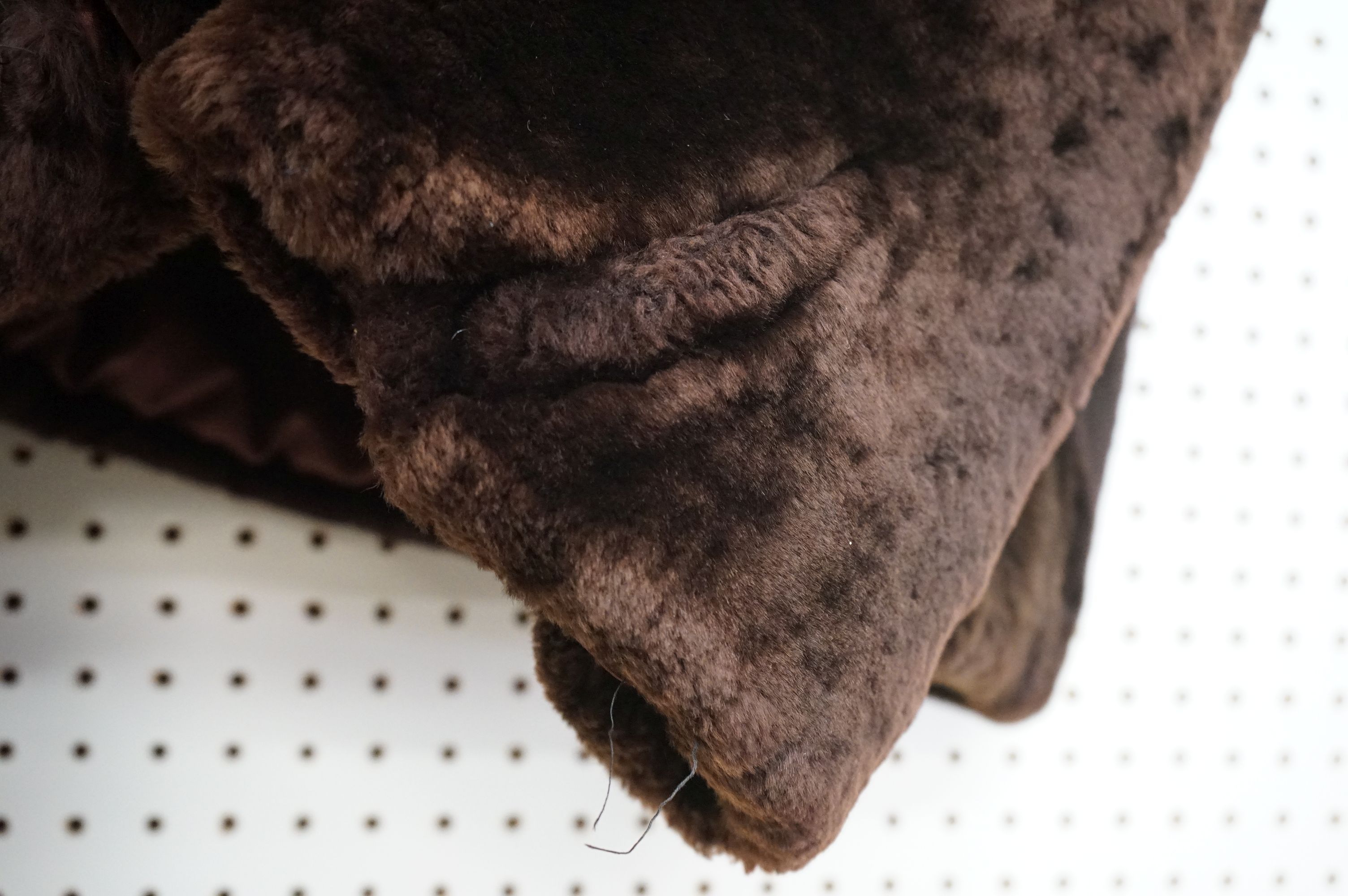 Three vintage brown fur coats / jackets. - Image 12 of 14