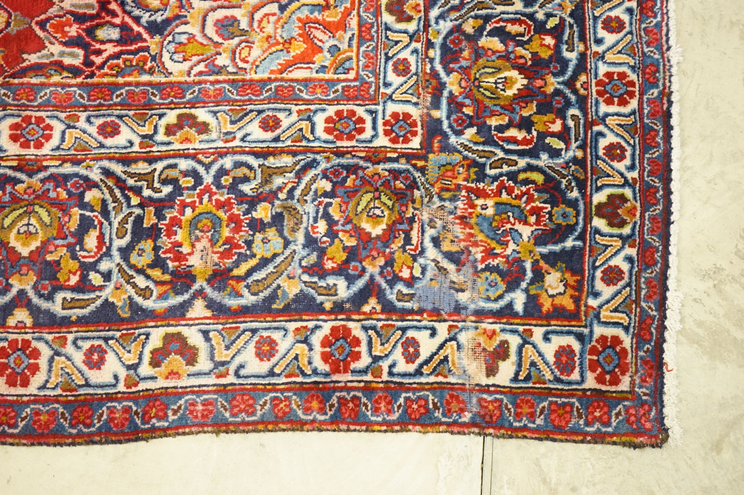 Large Red and Blue Ground Wool Persian Qashqai Carpet with sharbas medallion design, approx. 290cm x - Image 7 of 9