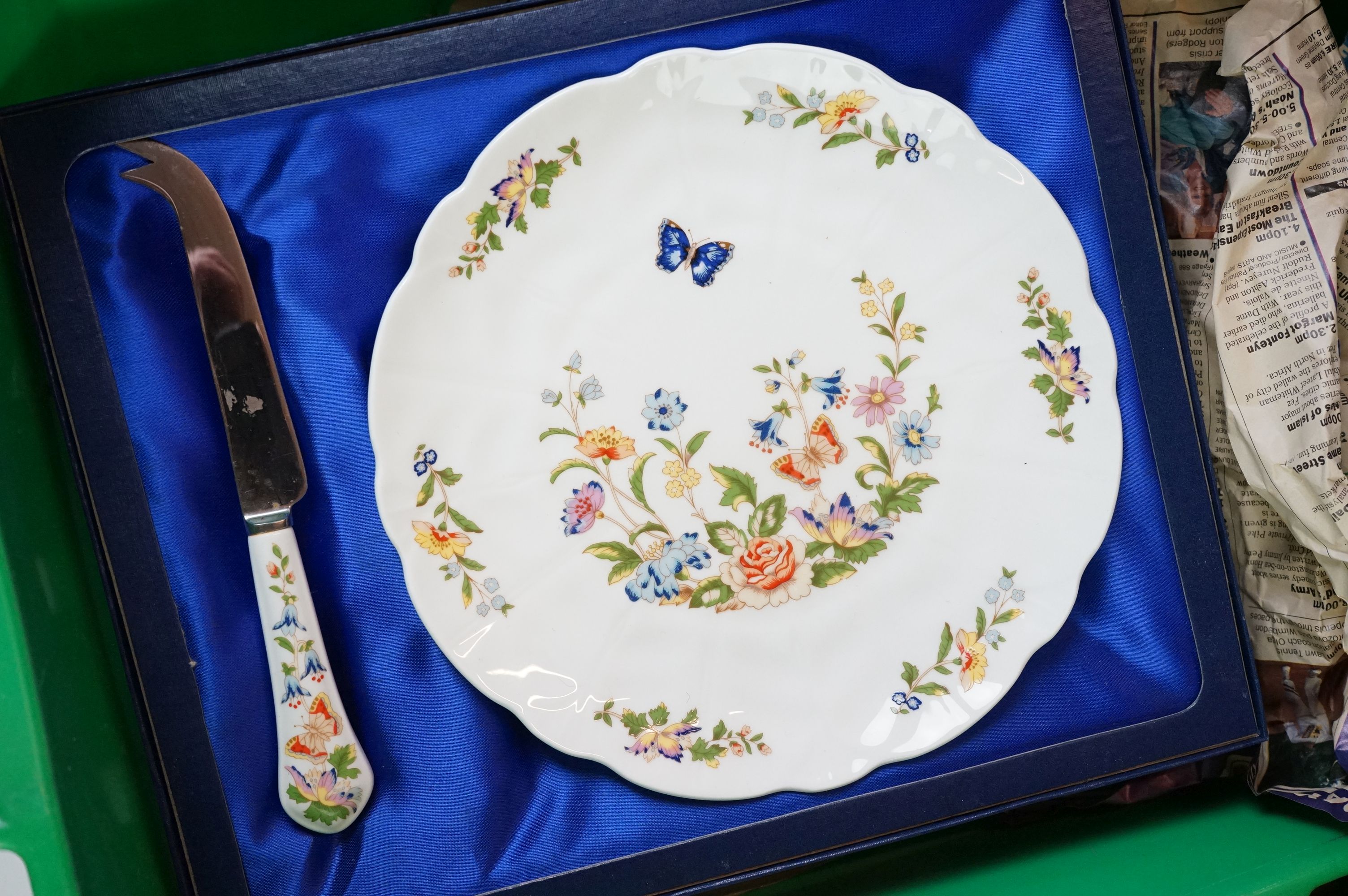 Aynsley ' Cottage Garden ' tea & dinner ware to include 7 dinner plates, 5 side plates, 6 soup - Image 6 of 9