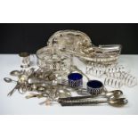 A collection of mixed silver plate to include cutlery / flatware, toast racks, napkin rings,